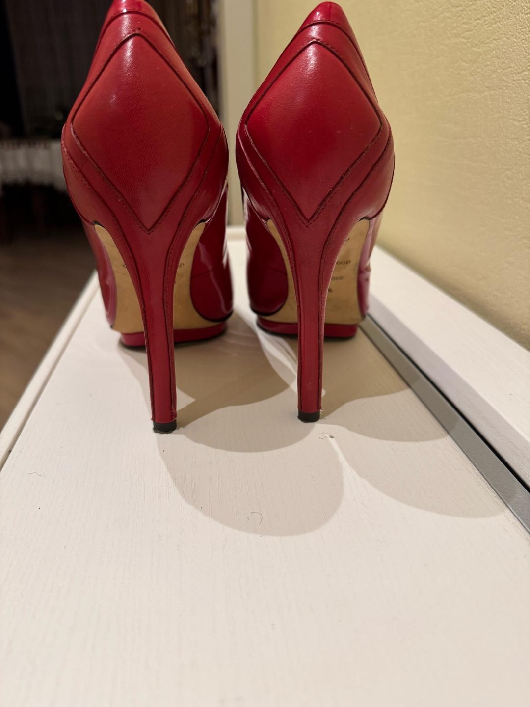 Brian Atwood Красные туфли лодочки 8,5 Brian Atwood — фото 2