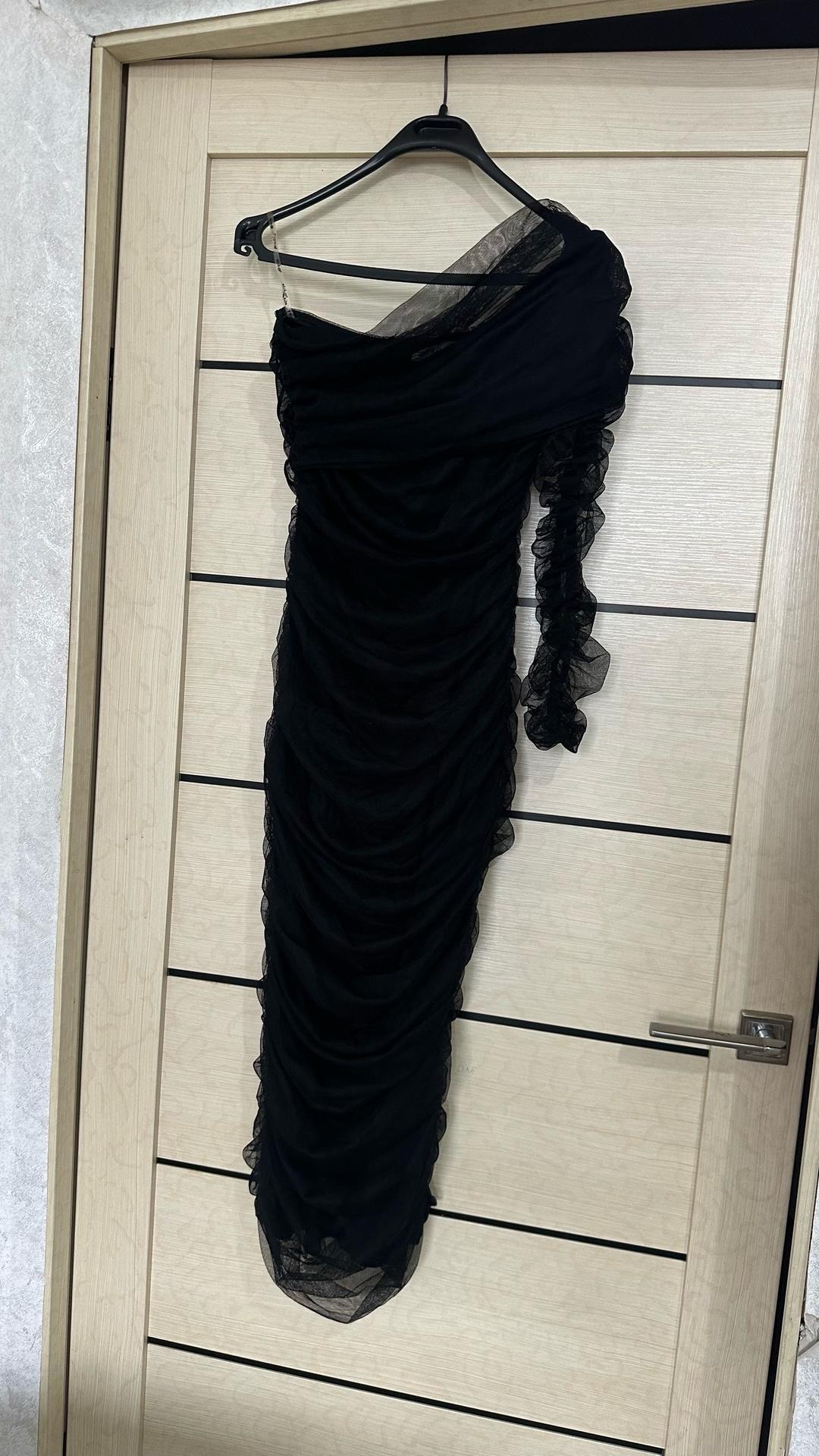 etika Черное платье с открытым одним плечом — фото 2