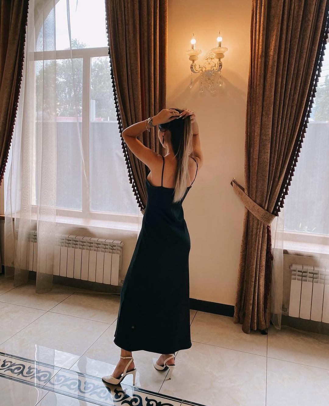 Zara Черное платье миди на бретелях с разрезом — фото 2