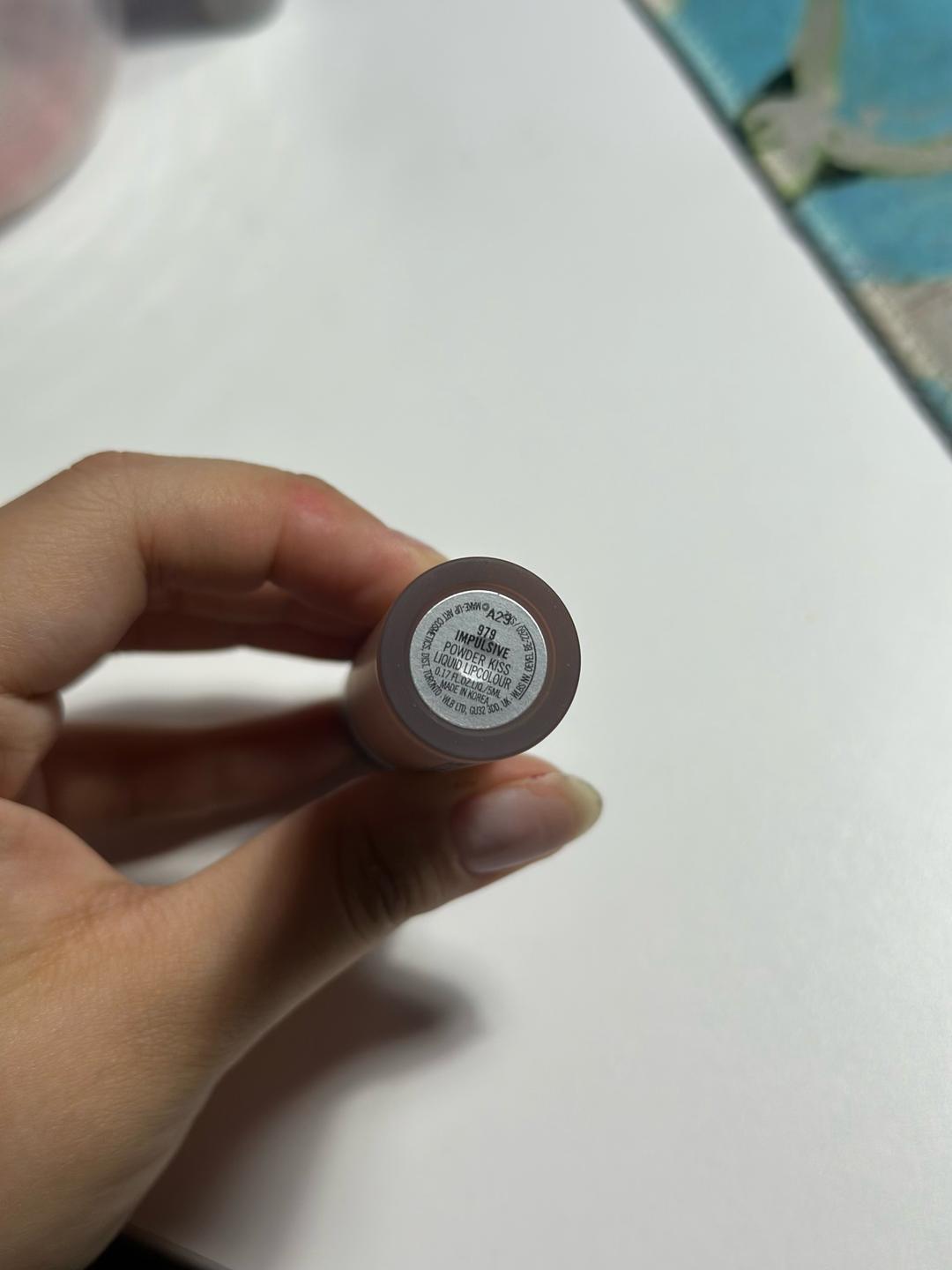 MAC MAC Powder Kiss Liquid Lipcolour 979 Impulsive — фото 2