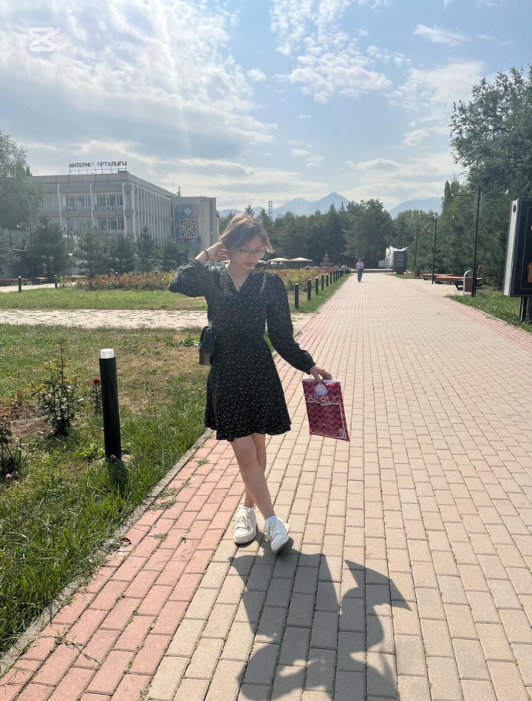 Нет бренда лёгкое чёрное платье в романтичном стиле — фото 2