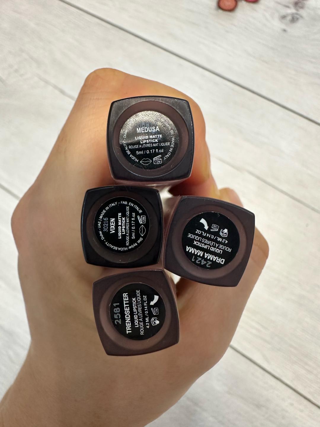 Huda Beauty Матовая помада Huda Beauty — фото 2