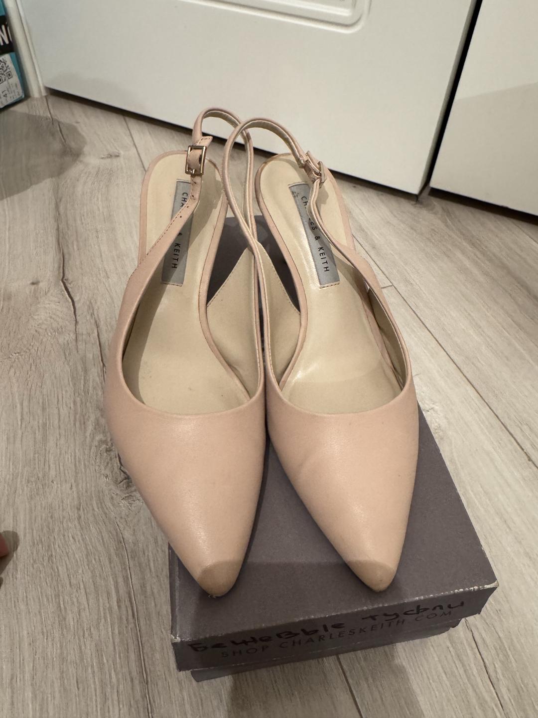 Charles & Keith Бежевые туфли Charles & Keith — фото 2