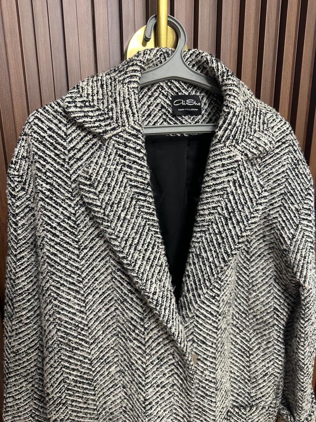 Aisho Пальто Aisho.Почти новый.Покупала за 80.000.Продам за 20.000 — фото 2