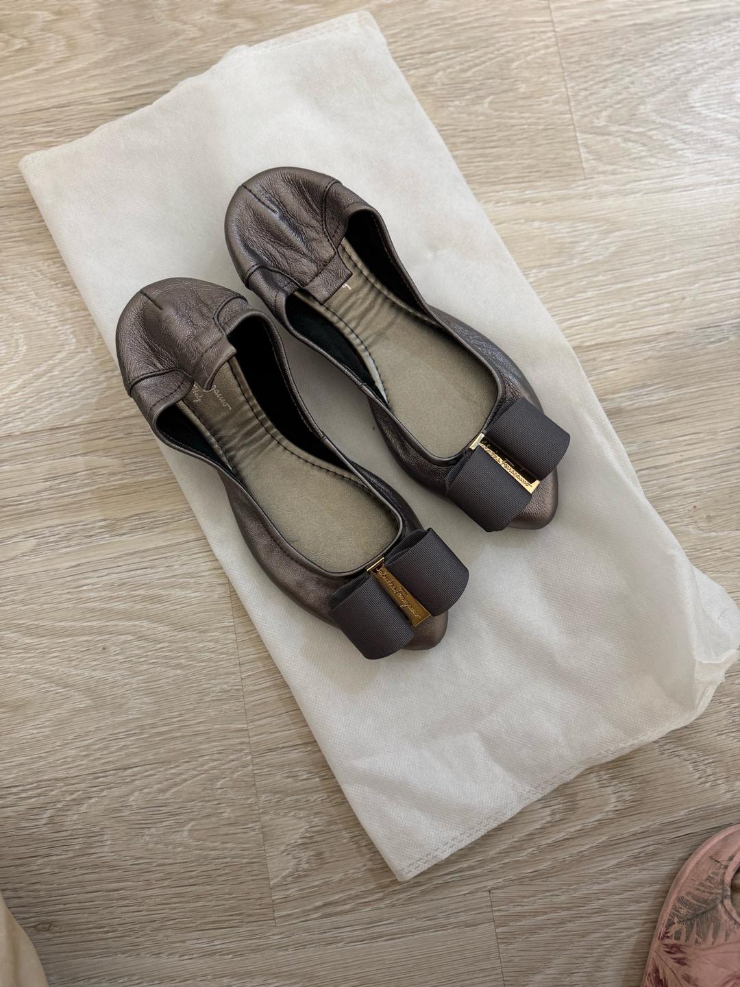 Salvatore Ferragamo Балетки  Salvatore Ferragamo Vara, натуральная кожа — фото 2