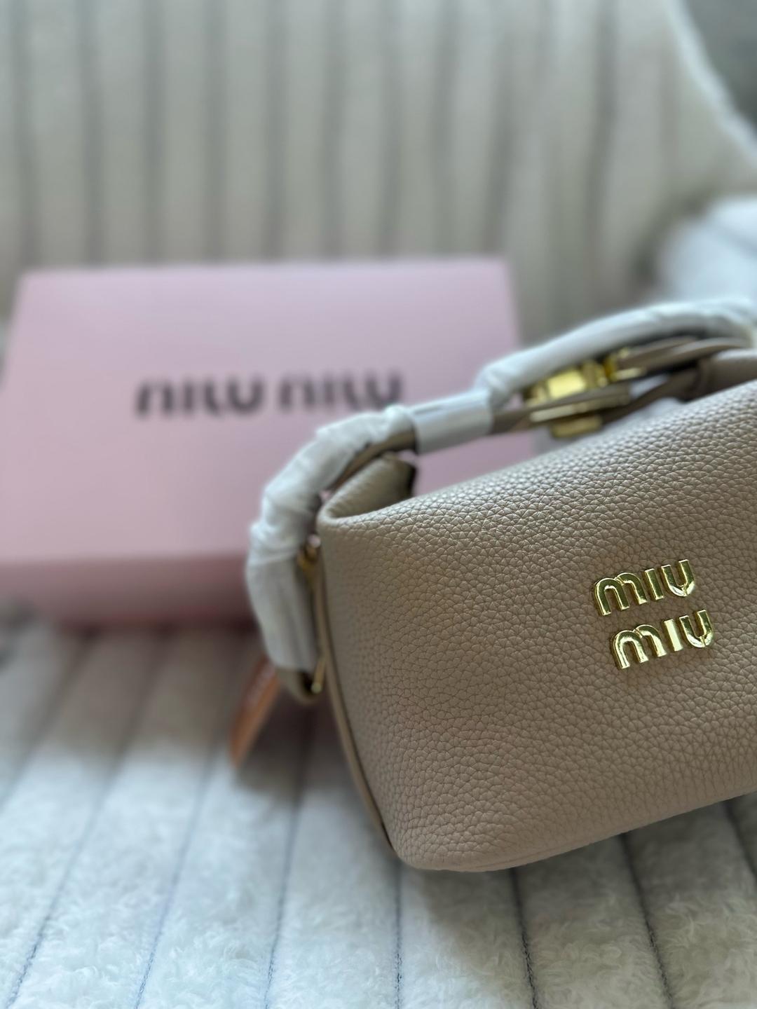 Miu Miu Miu Miu сумка — фото 2