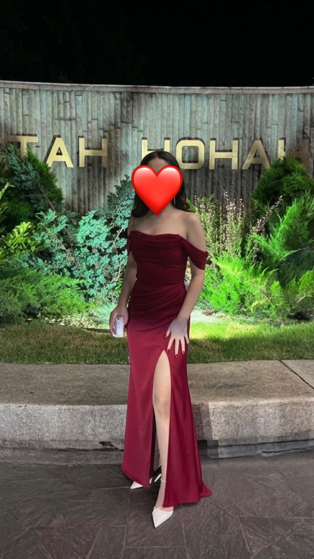 Нет бренда Вечернее платье макси с открытыми плечами и разрезом — фото 2