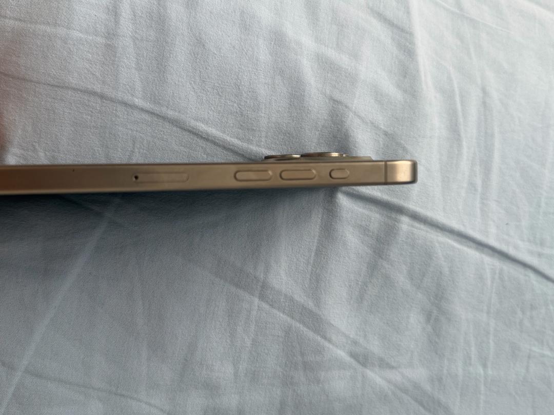 Apple Смартфон Apple iPhone 15 Pro — фото 2
