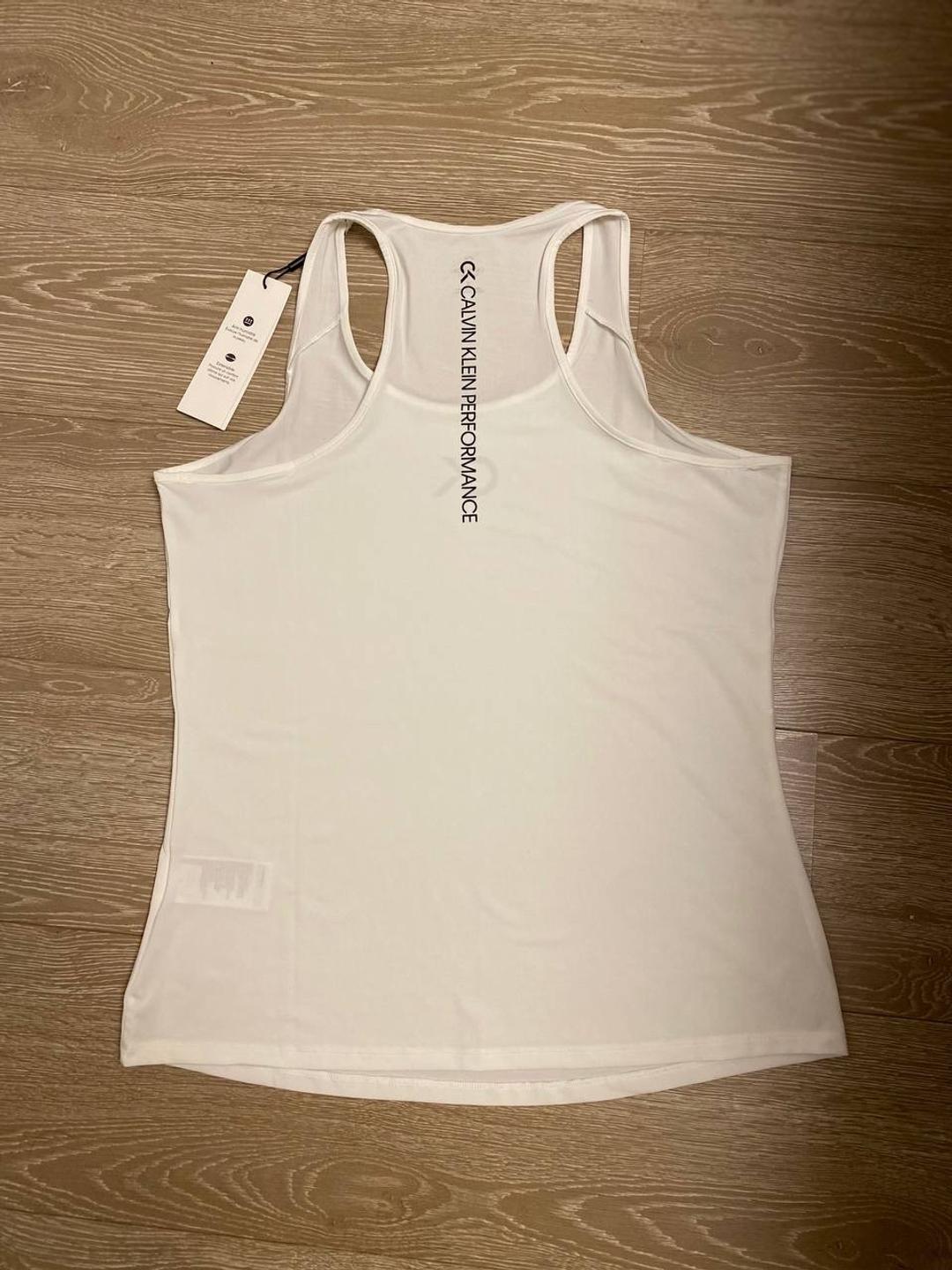 Calvin Klein Новая спортивная майка Calvin Klein Размеры: XSЦвет белый.1️⃣5️⃣0️⃣0️⃣0️⃣ — фото 2