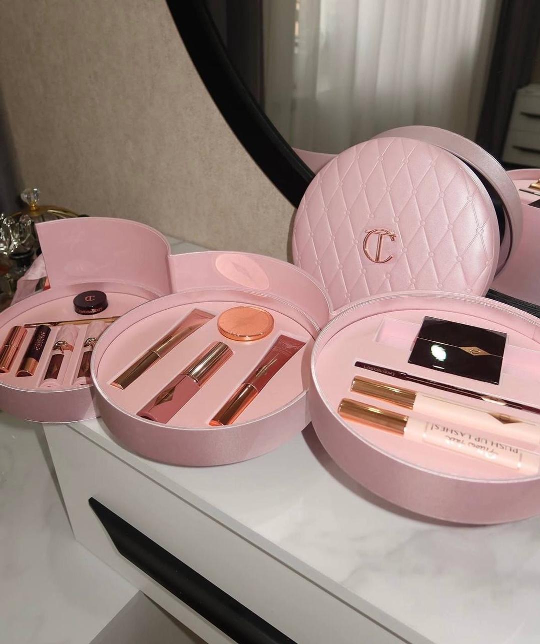 Charlotte Tilbury Charlotte Tilbury набор косметики в подарочной коробке — фото 2