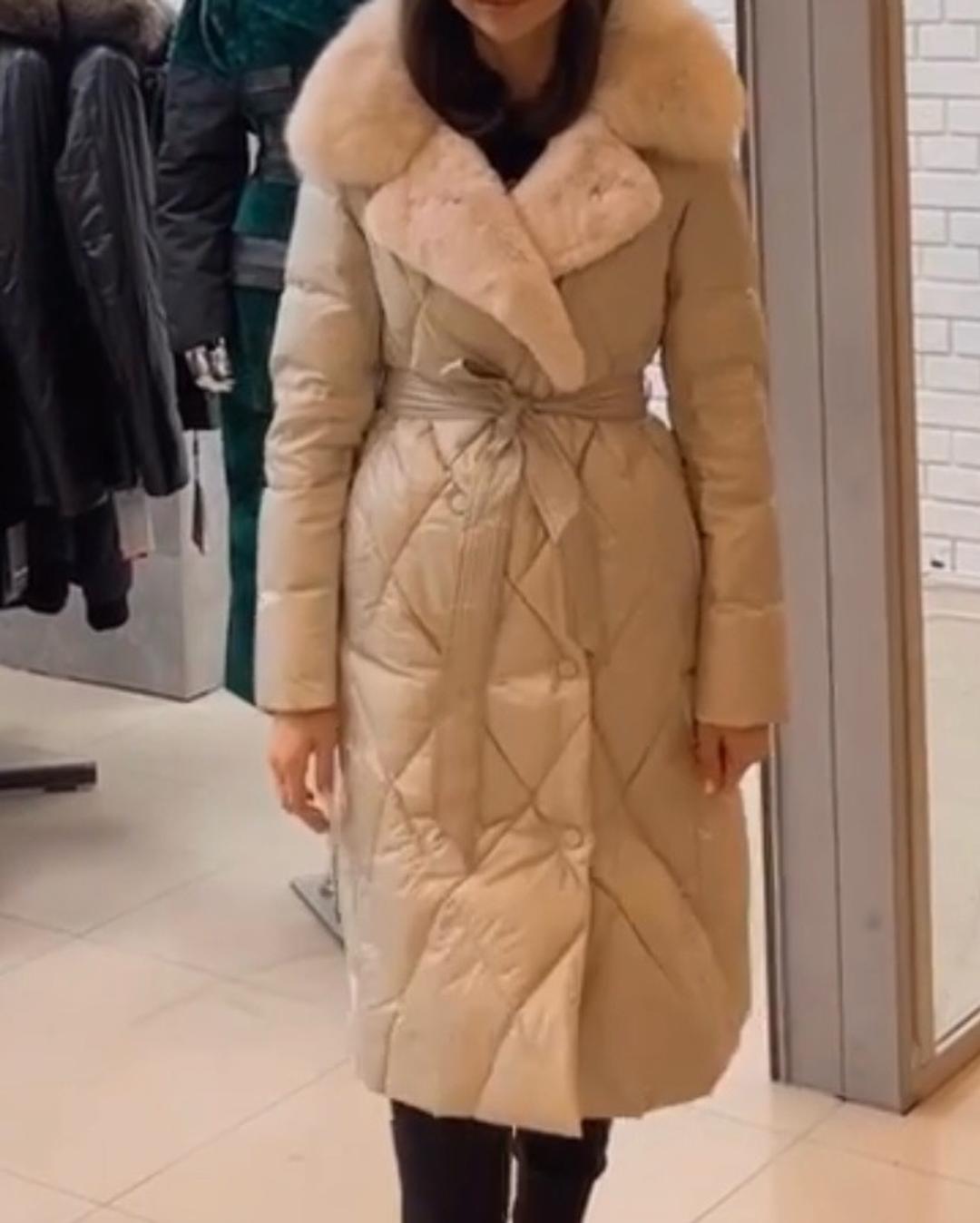 Max Mara Стеганый пуховик с меховым воротником — фото 2