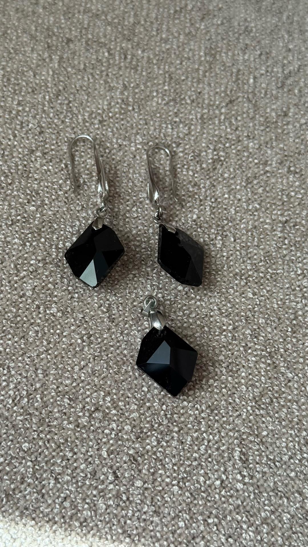 Vega Комплект украшений Vega из кристаллов Swarovski: серьги и кулон — фото 2