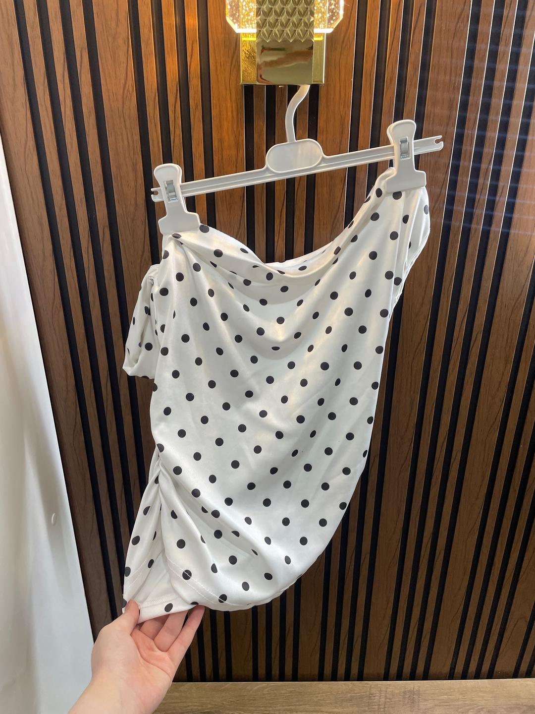 Нет бренда Топ на одно плечо в горошек — фото 2