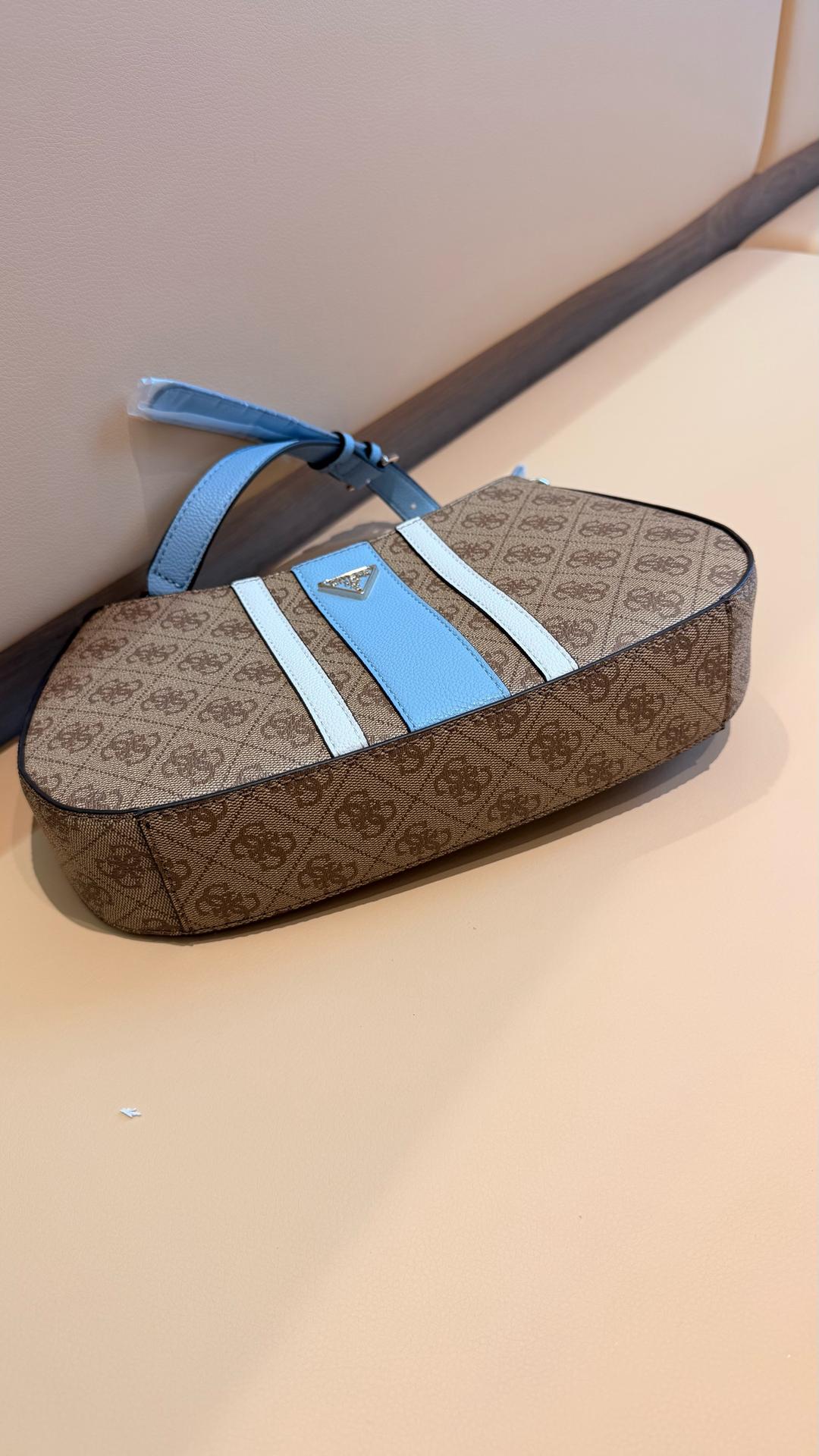 GUESS Сумка-багет Guess — фото 2