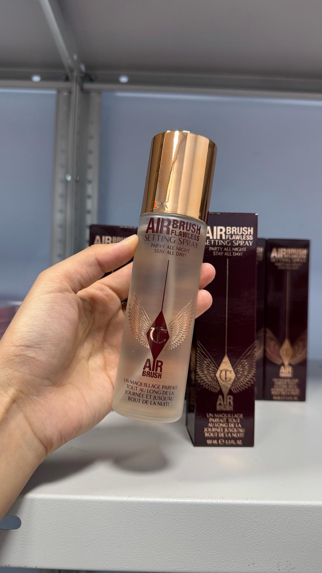 Charlotte Tilbury Спрей для фиксации макияжа Charlotte Tilbury Airbrush Flawless Setting Spray — фото 2