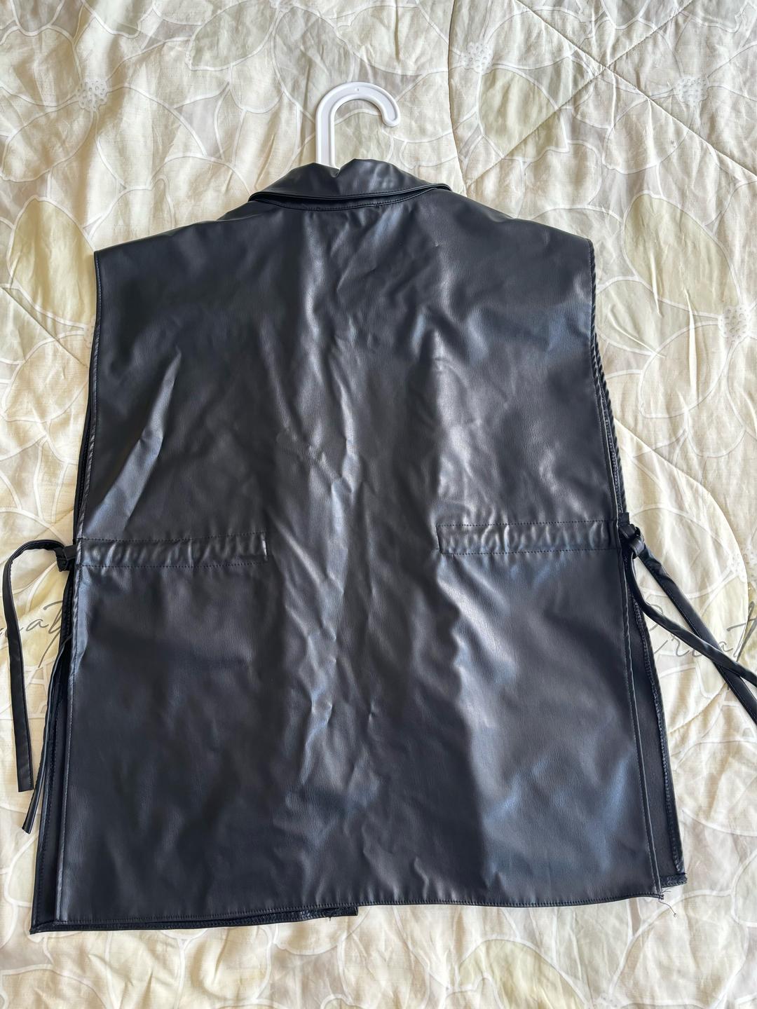 bebe Жилет из экокожи с завязками — фото 2