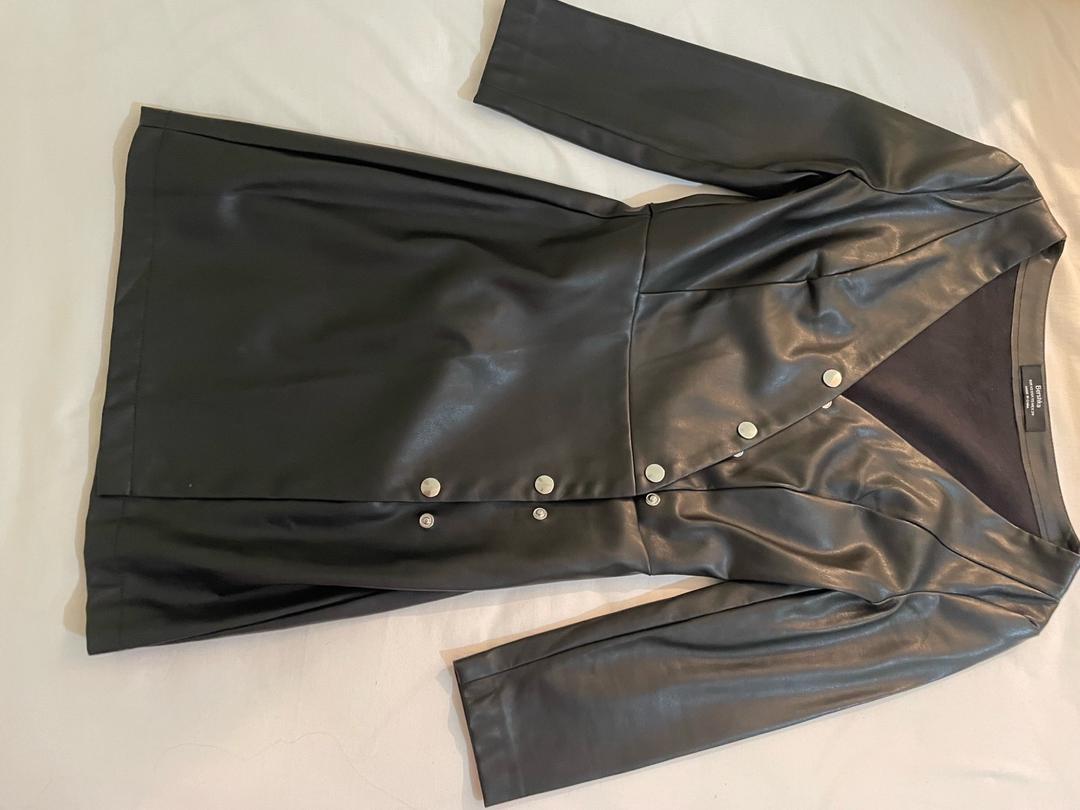 Bershka Черное кожаное платье — фото 2