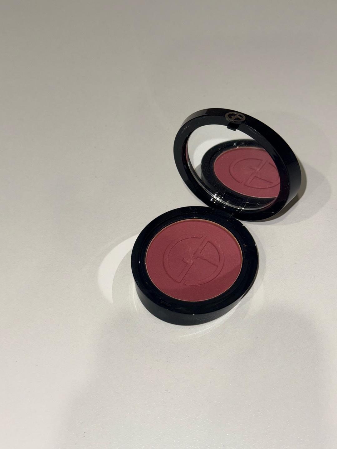 Giorgio Armani Румяна Giorgio Armani Luminous Silk Glow Blush — фото 2