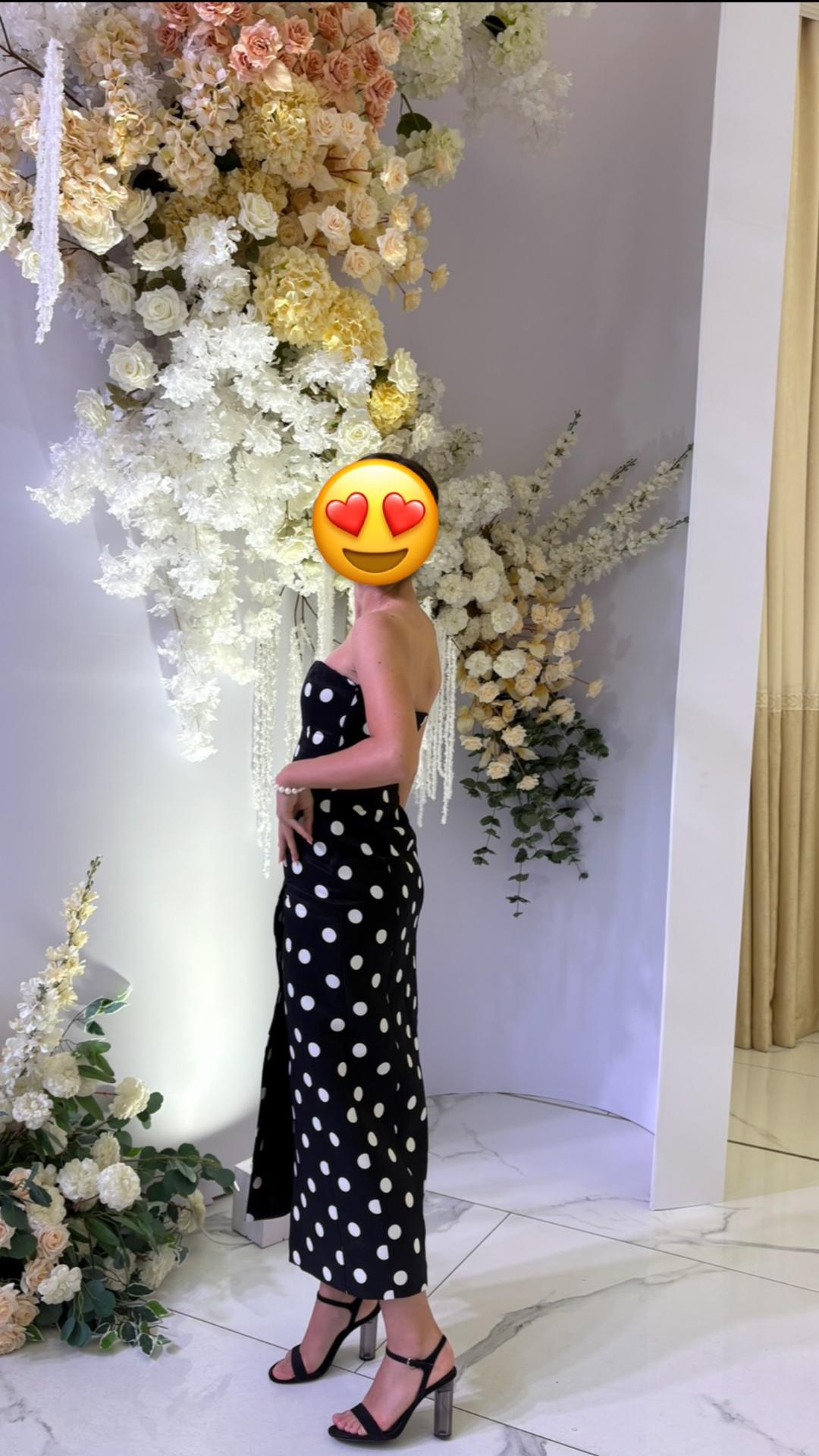 Zara Платье миди в горошек с открытыми плечами — фото 2