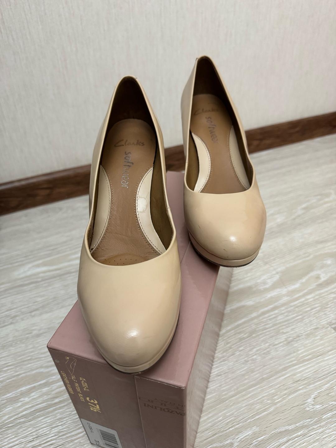 Clarks бежевые туфли — фото 2