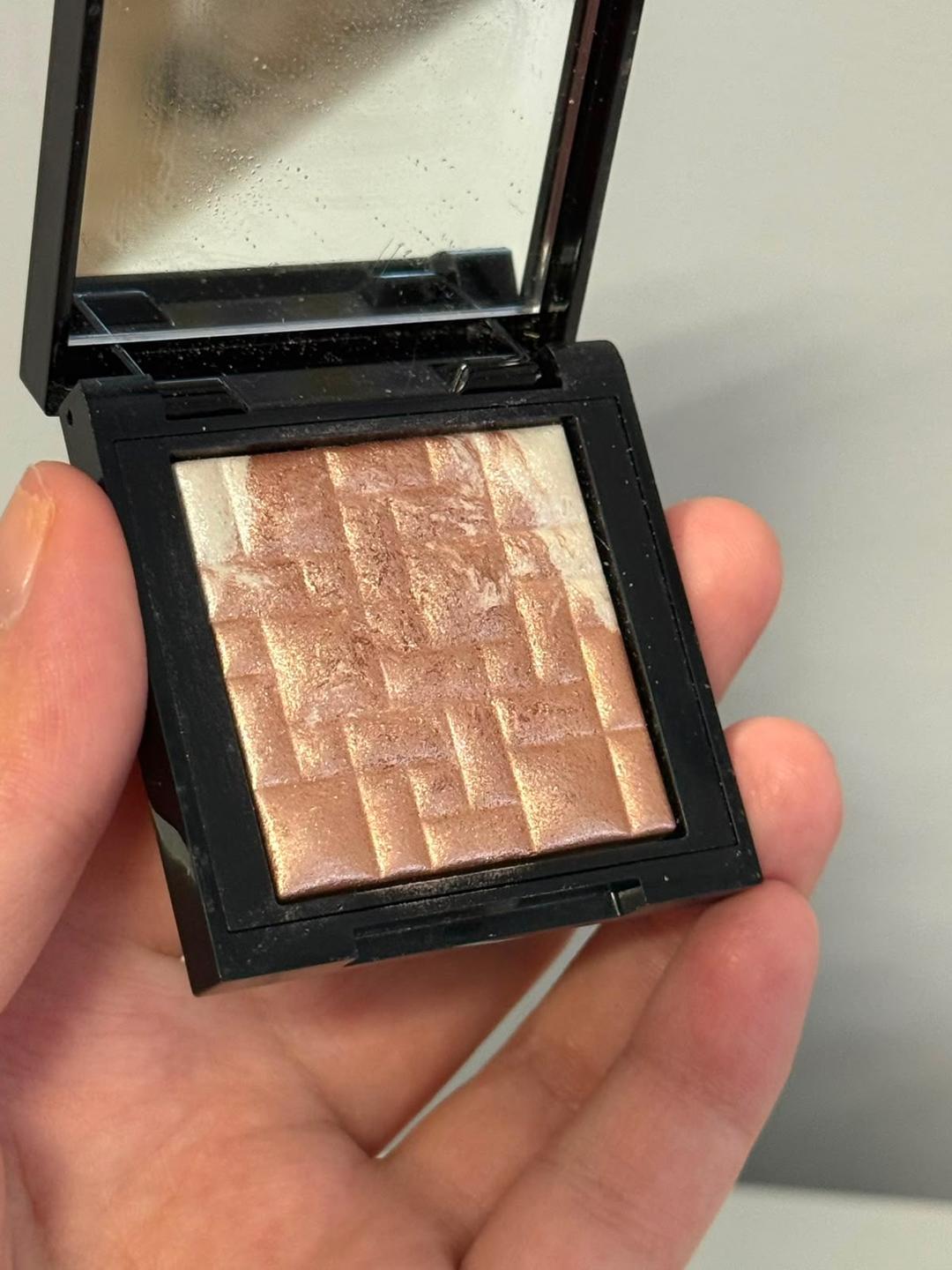 Bobbi Brown Хайлайтер Bobbi Brown Highlighting Powder Pink Glow — фото 2