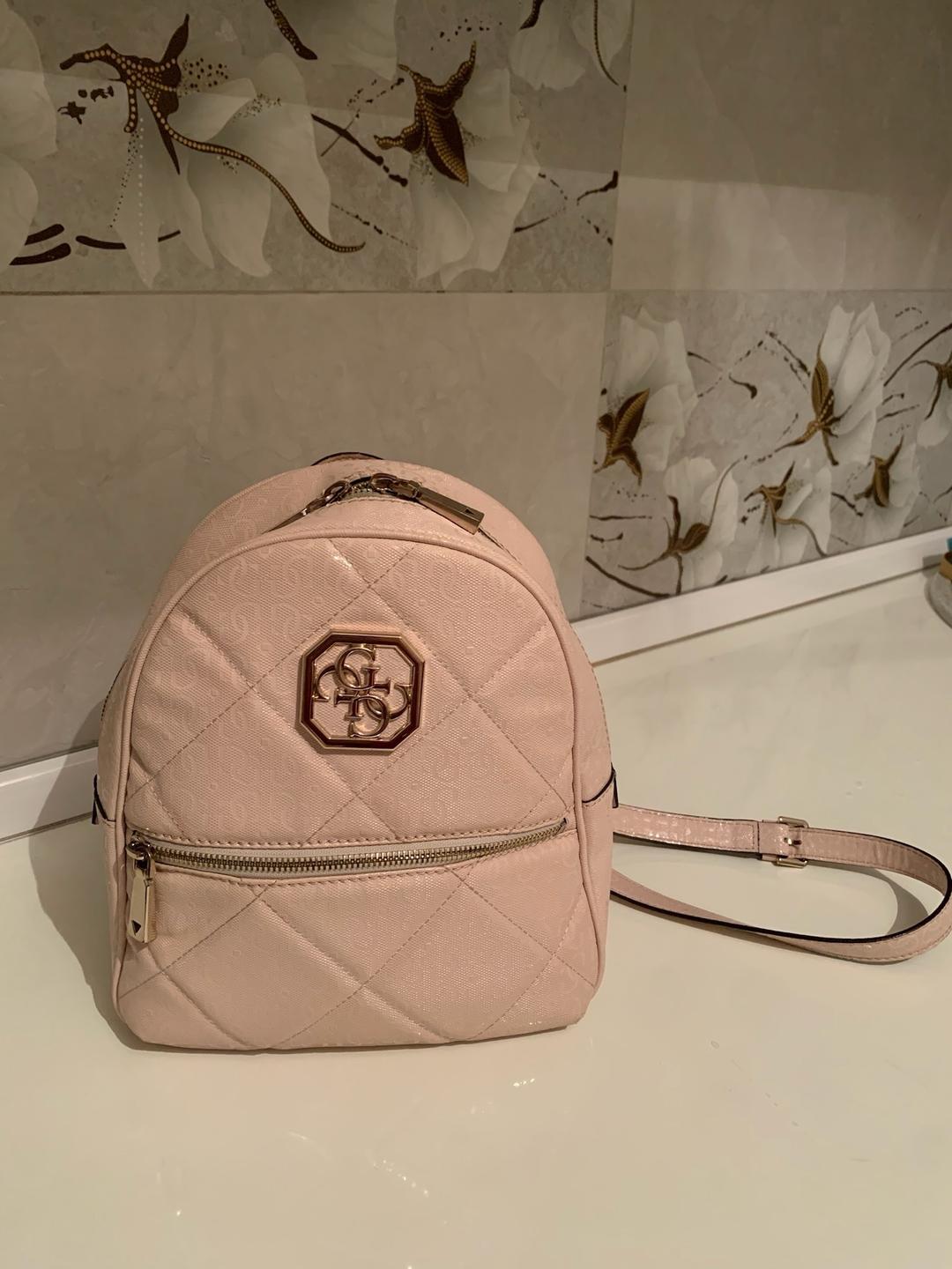 GUESS Рюкзак Guess лакированный розовый — фото 2