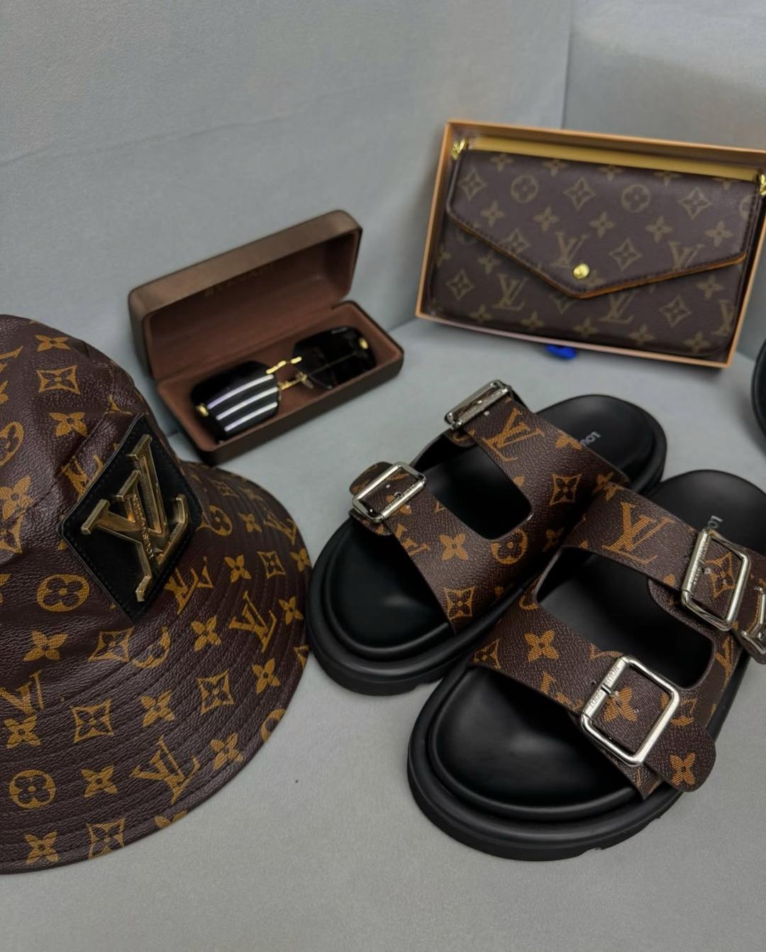 Louis Vuitton Обувь шлепанцы женская ЛВ — фото 2