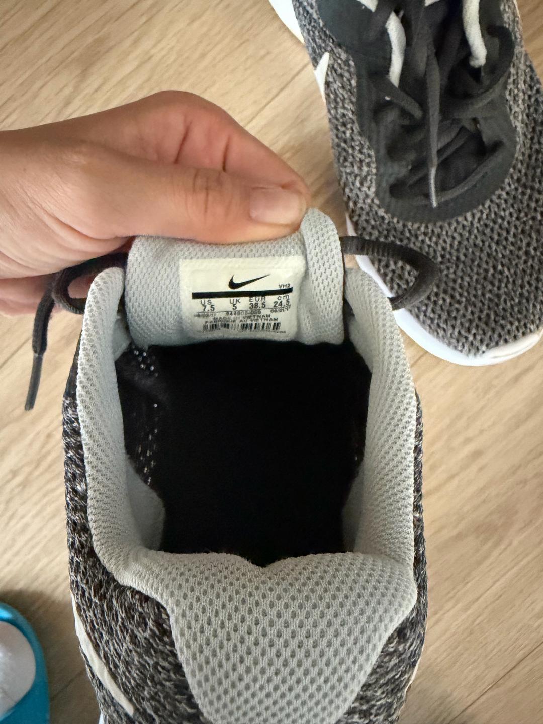 Nike Кроссовки Nike женские — фото 2