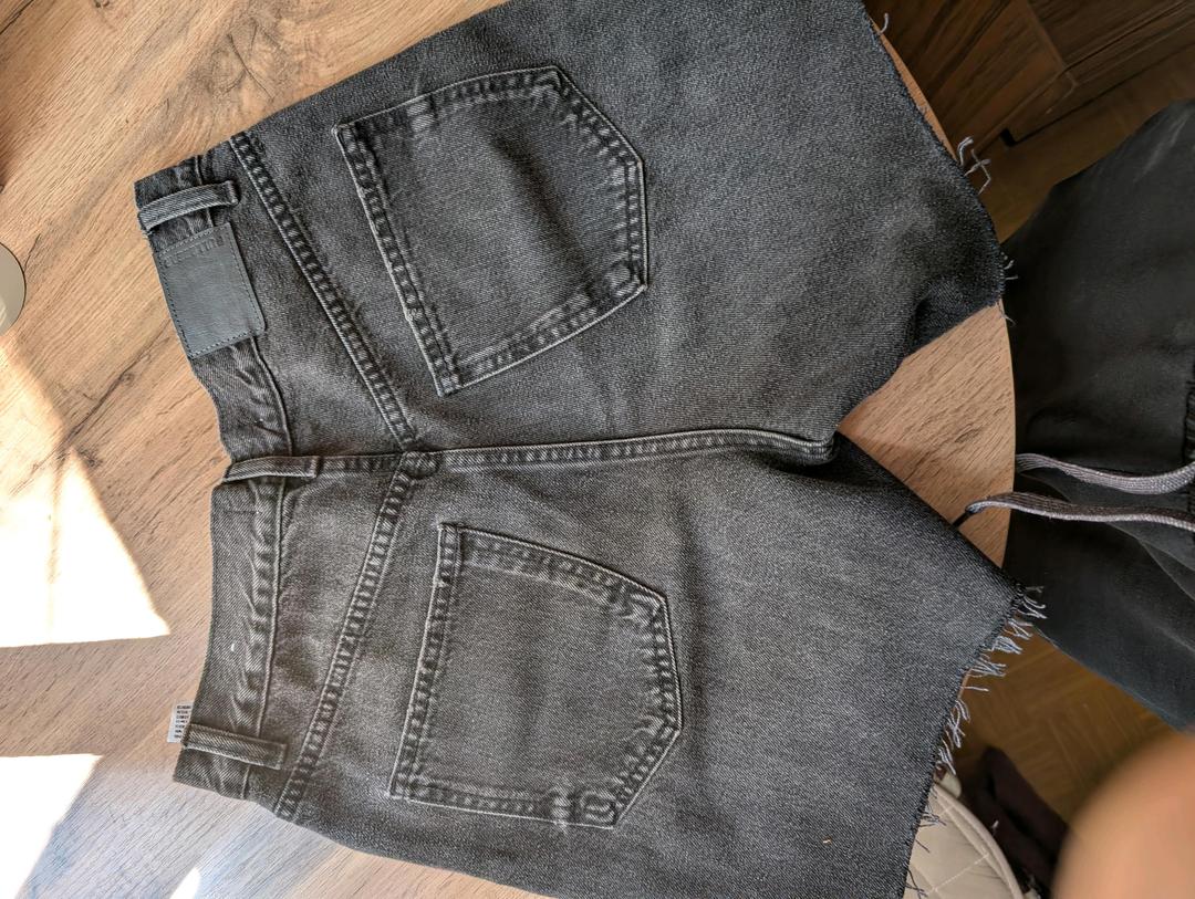 Pull & Bear Графитовые джинсовые шорты Pull&Bear со стразами (EUR 38) — фото 2