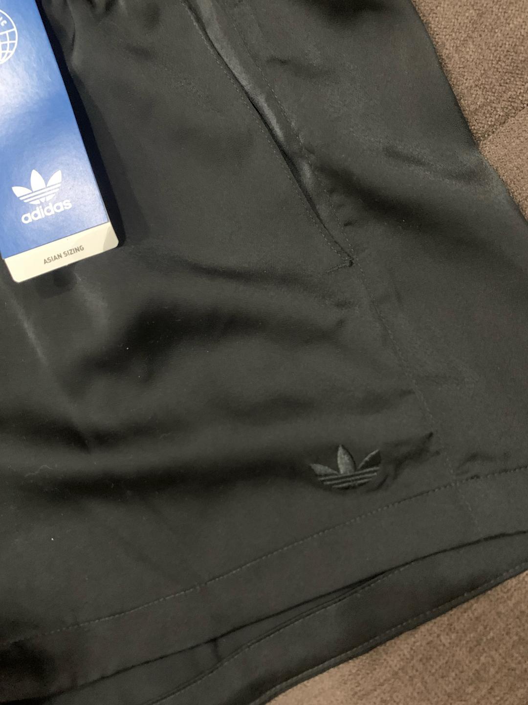 Adidas Женские шорты adidas — фото 2