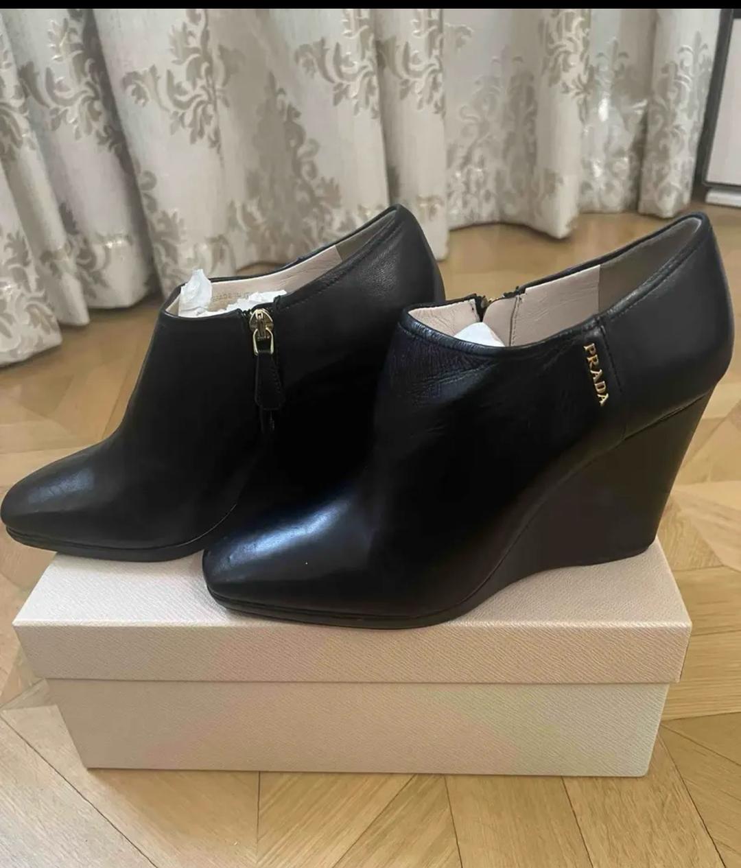 Prada Ботильоны Prada на танкетке — фото 2