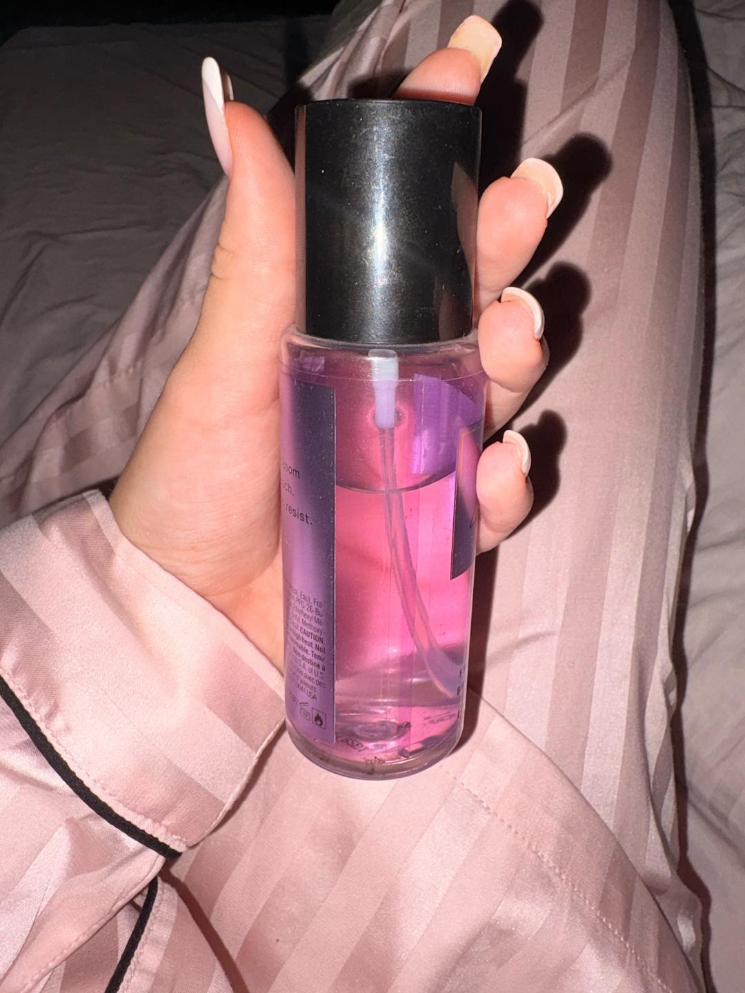 Victoria's Secret Парфюмированный спрей для тела Victoria's Secret Love Spell — фото 2