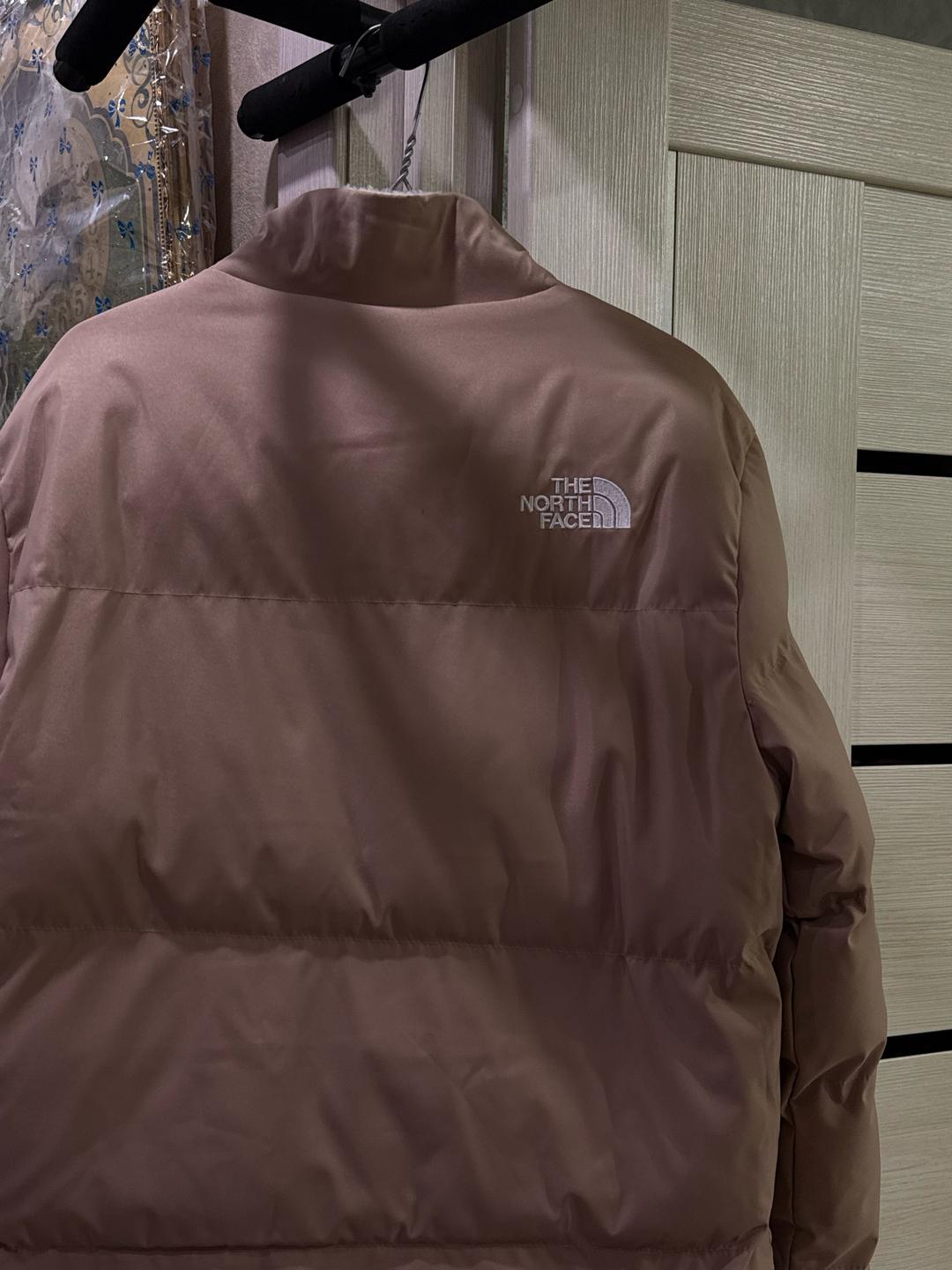 The North Face Двусторонняя Куртка THE NORTH FACE пудрово розовая/бежевая пуховая утеплённая — фото 2