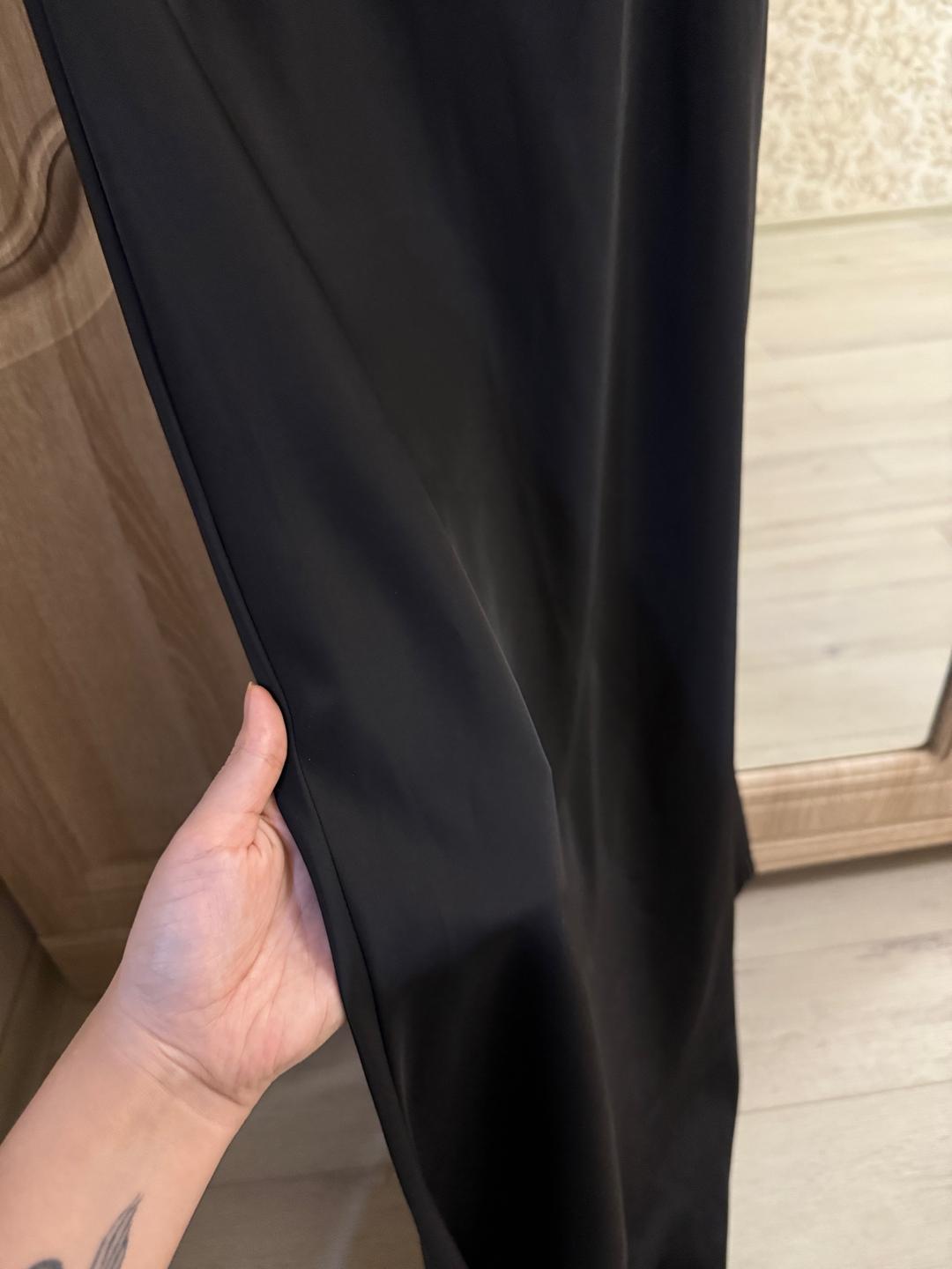 Юбка макси черная под атлас — фото 2