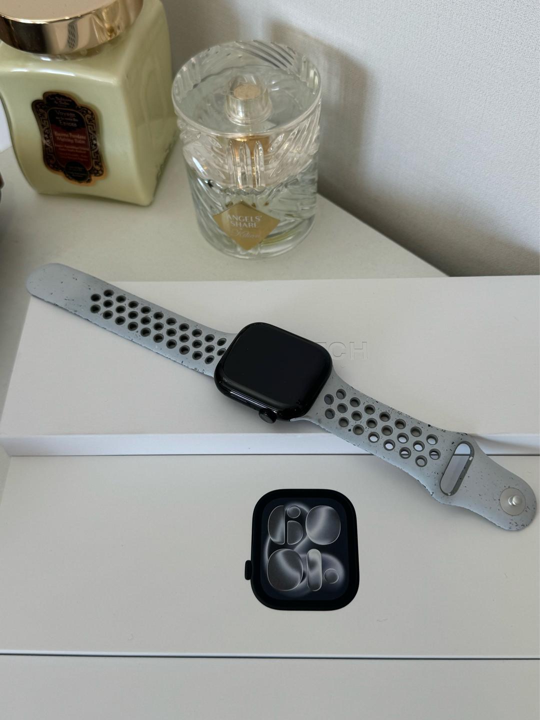 Apple Apple Watch series 11, 42mm белые + 2 ремешкa (один Nike) — фото 2