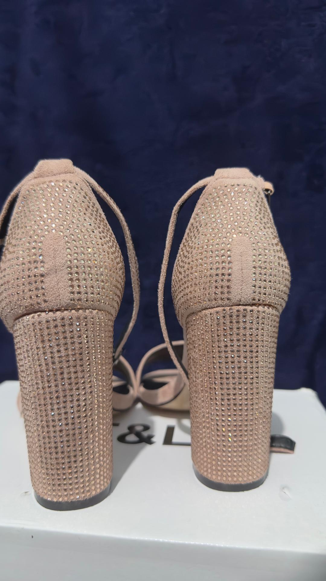 Christian Louboutin Продам босоножки — фото 2