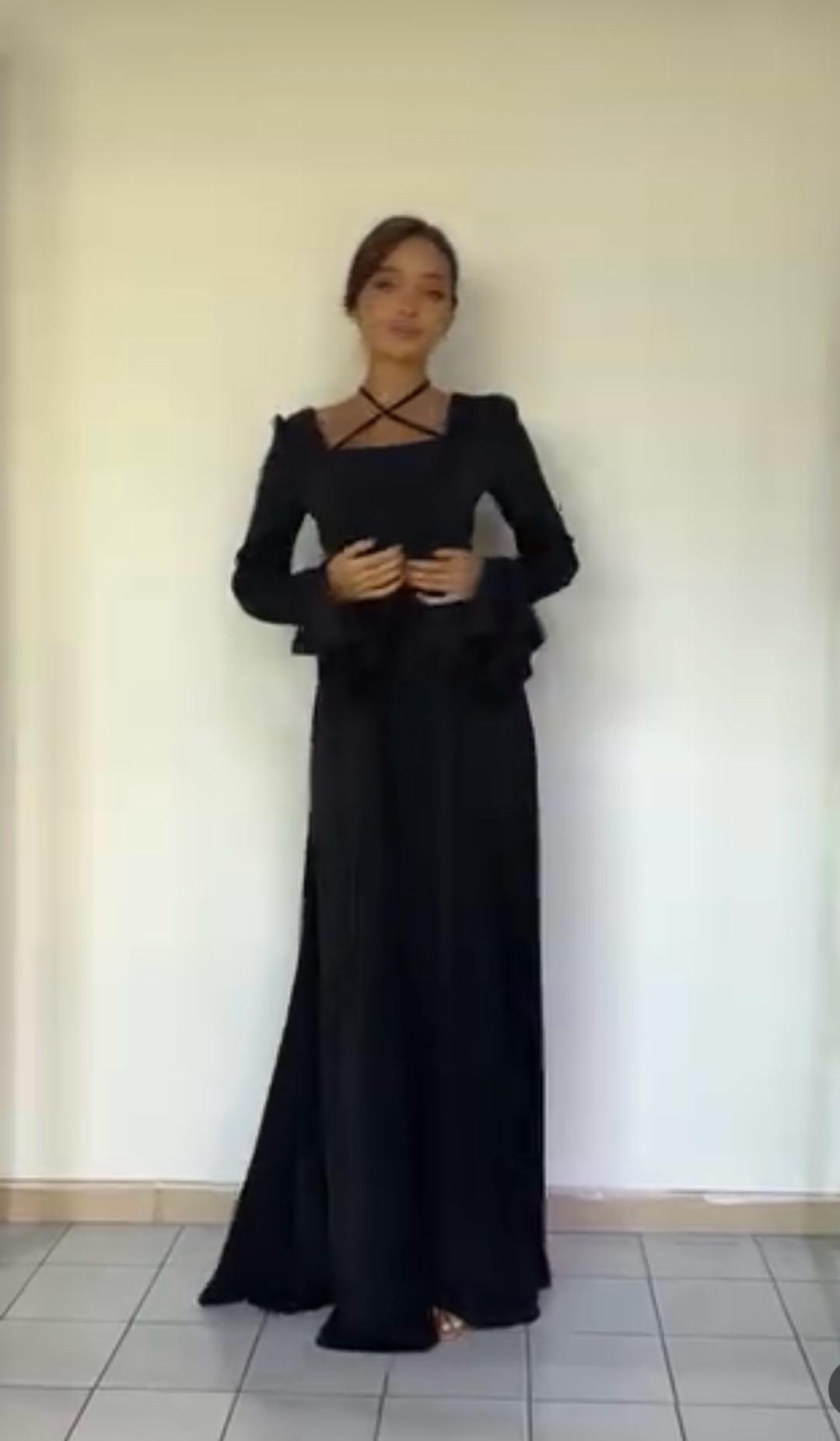 intelli couture Черное длинное платье с перекрестными бретелями — фото 2