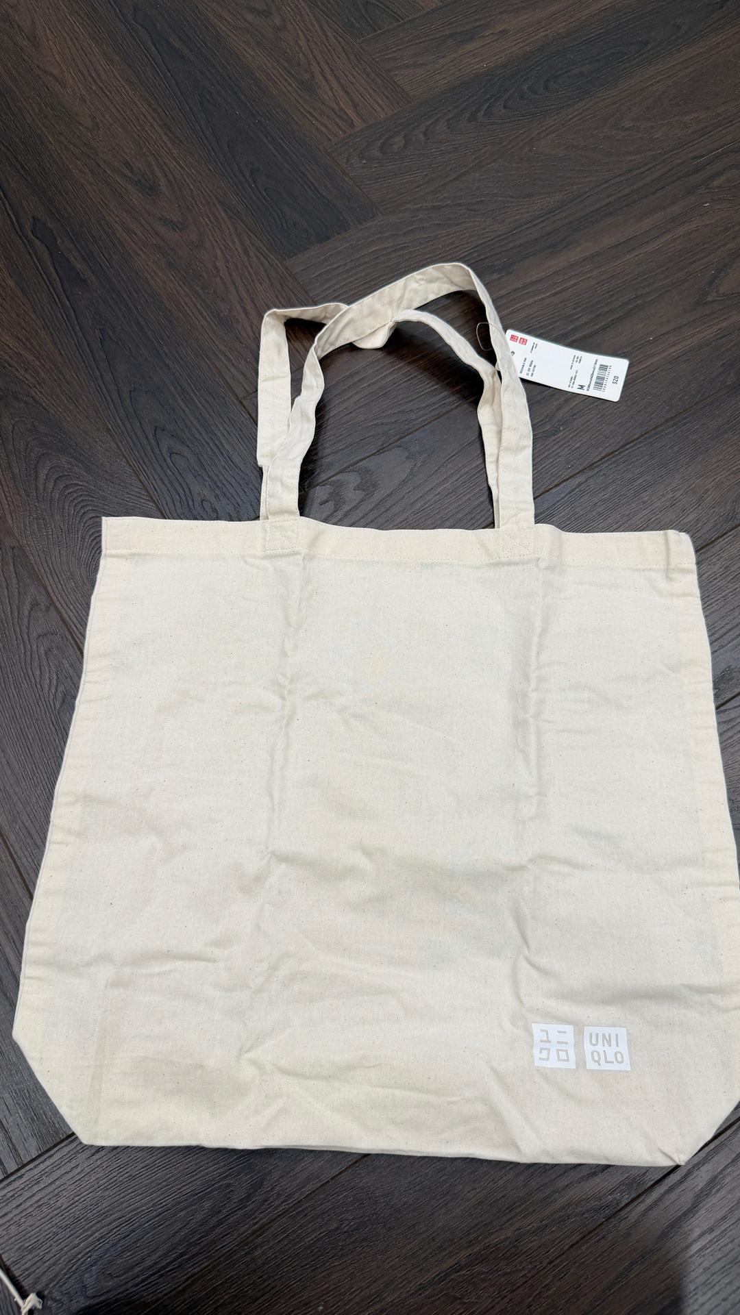 Uniqlo Uniqlo шопер новый с этикеткой покупала за 20$ — фото 2