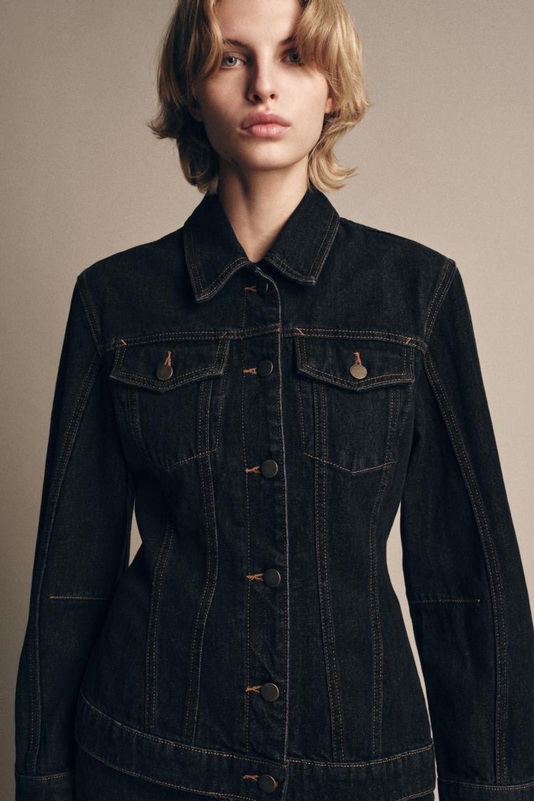 Zara ПРИТАЛЕННАЯ ДЖИНСОВАЯ КУРТКА — фото 2