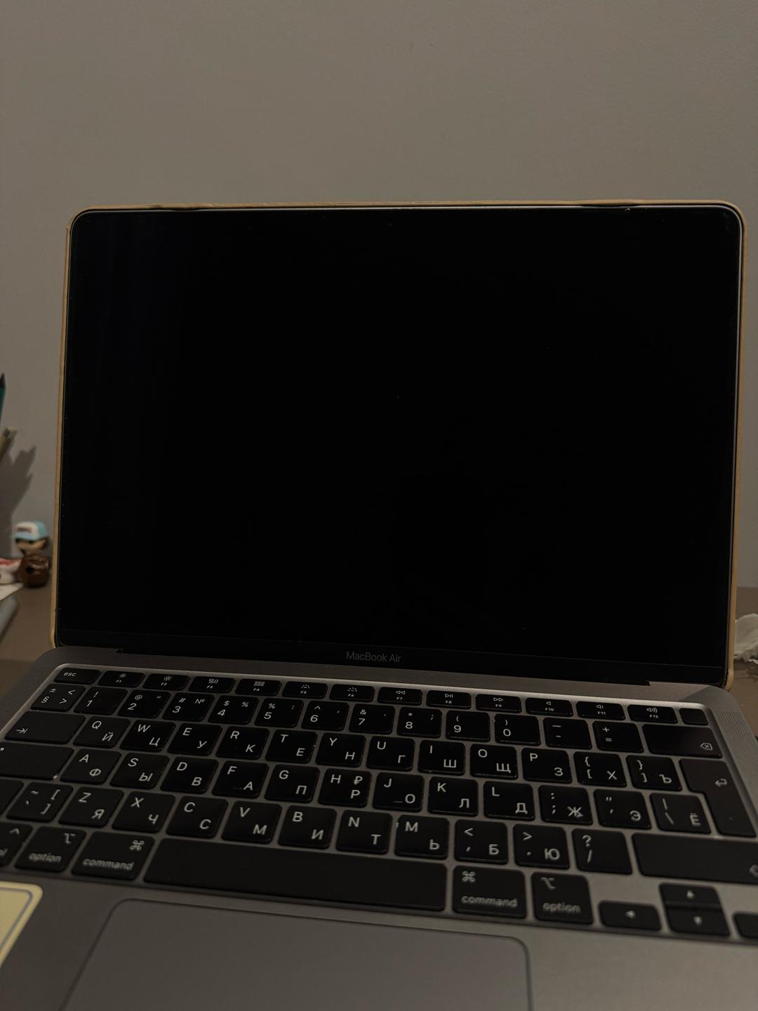 Apple Macbook Air 13 2020 года — фото 2