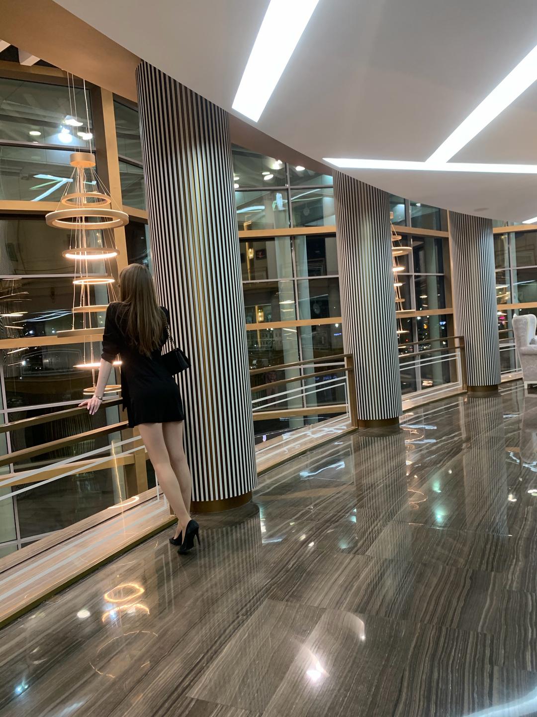 Zara Черное платье с плиссированной юбкой, черное платье, платье, платье костюм — фото 2