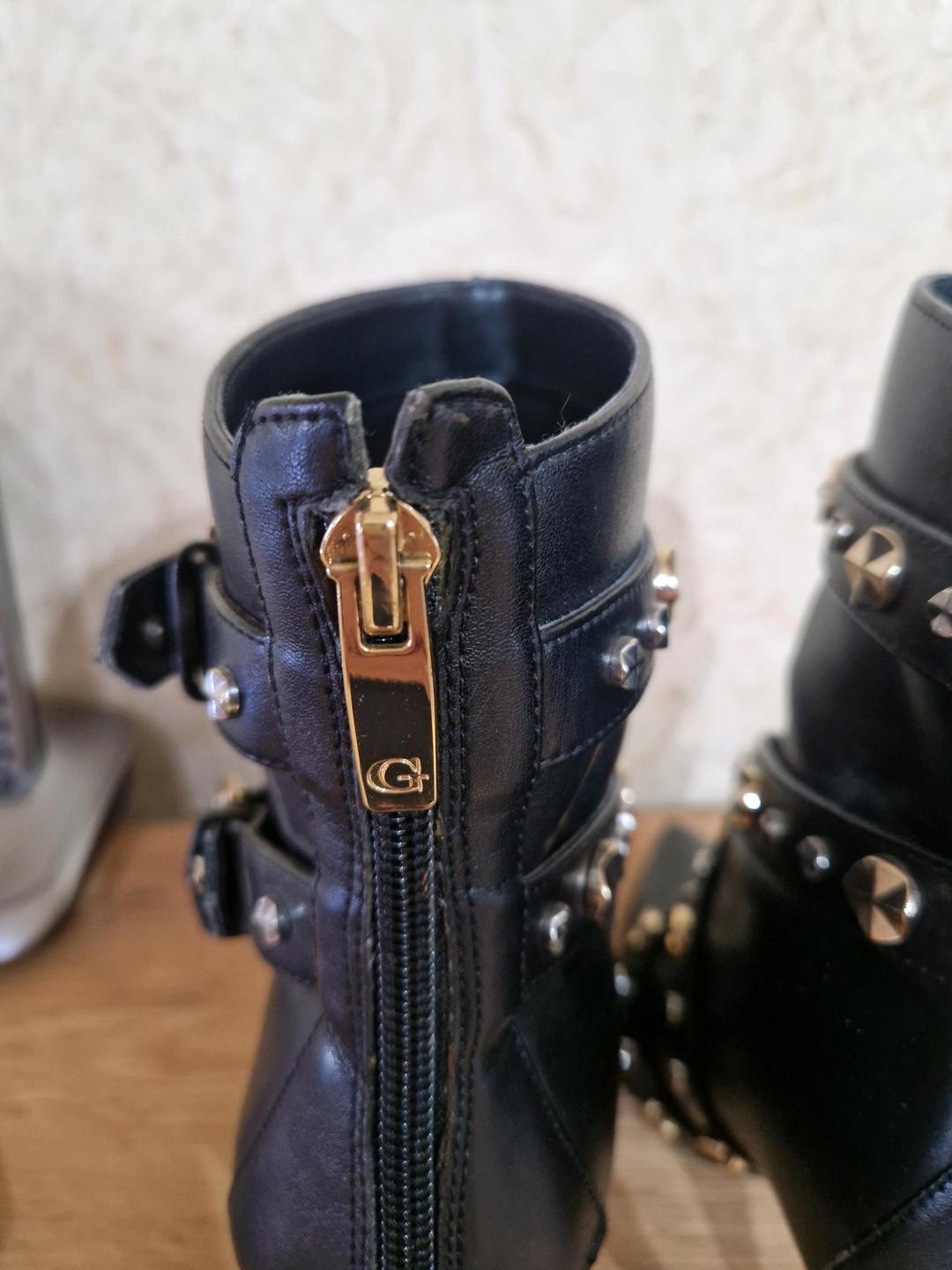 GUESS Ботильены GUESS ,есть небольшие деффекты на каблуке и носке — фото 2