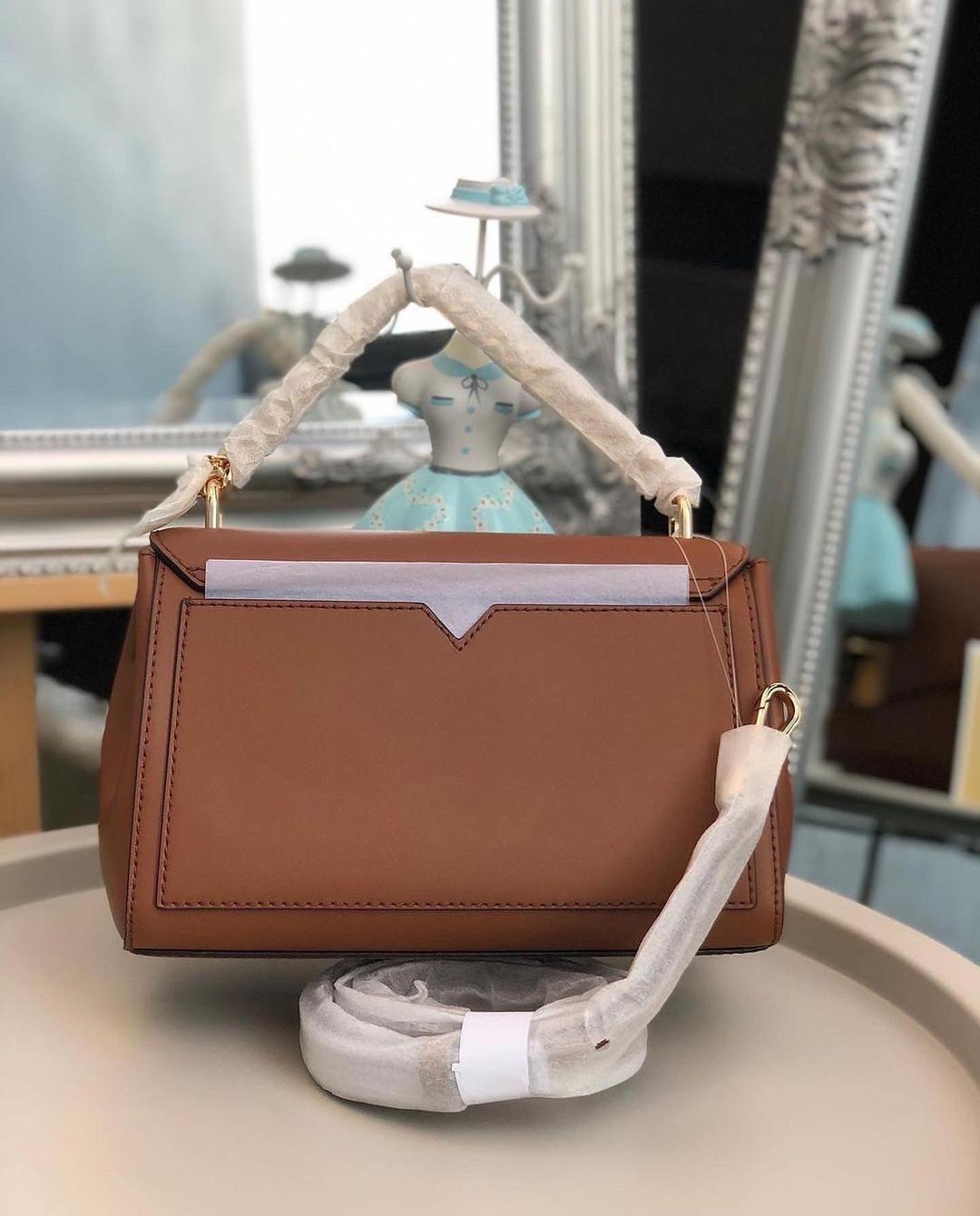 Michael Kors Сумка Michael Kors Lita Medium Leather Crossbody Bag — фото 2