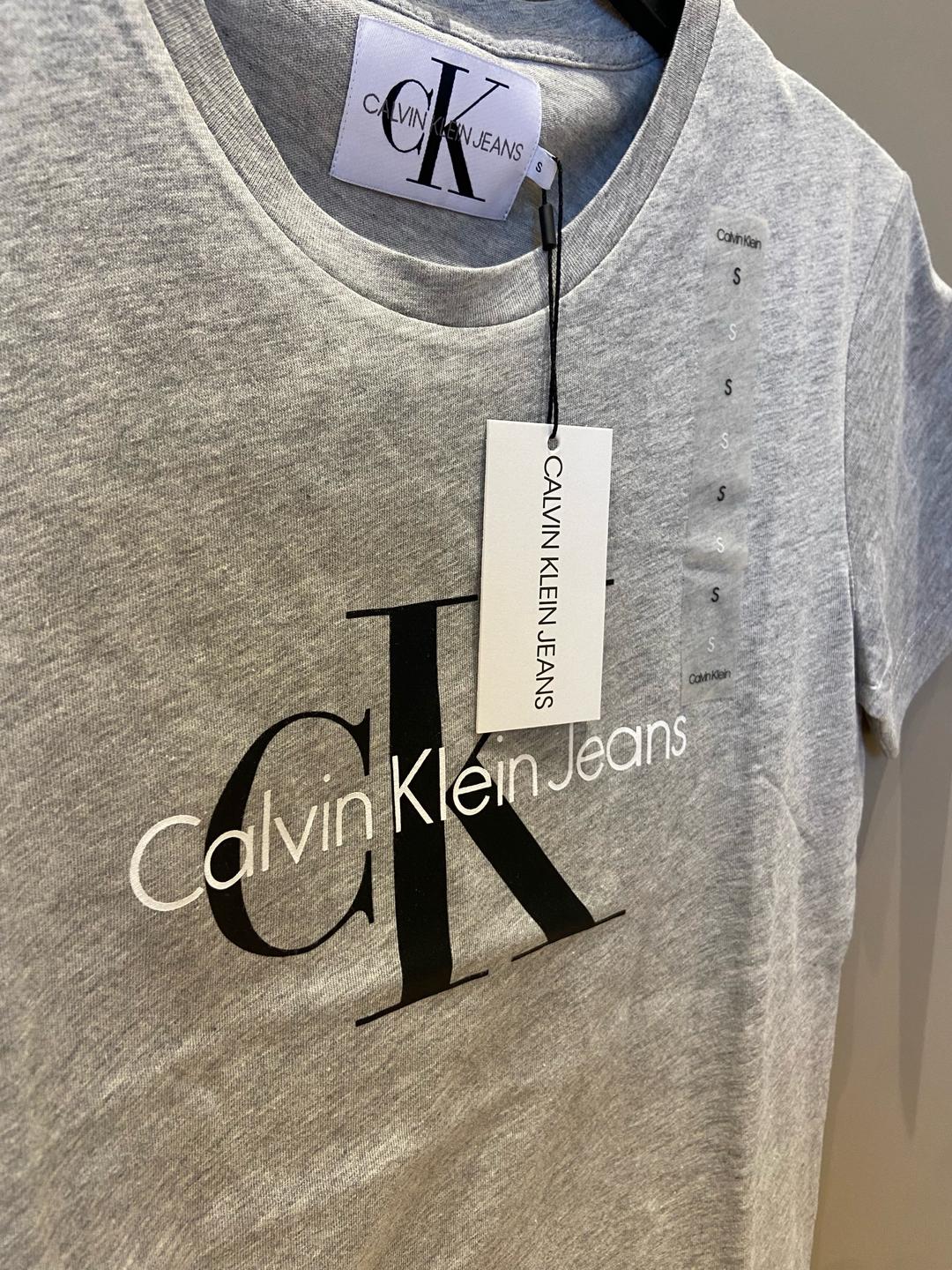 Calvin Klein Футболка Calvin Klein Jeans, оригинал, выкупали в Германии. Размер S — фото 2