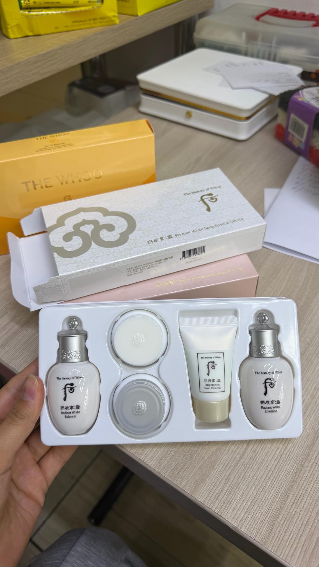 The History Of Whoo Набор косметики The History of Whoo Radiant White 5pcs Special Gift Kit — фото 2