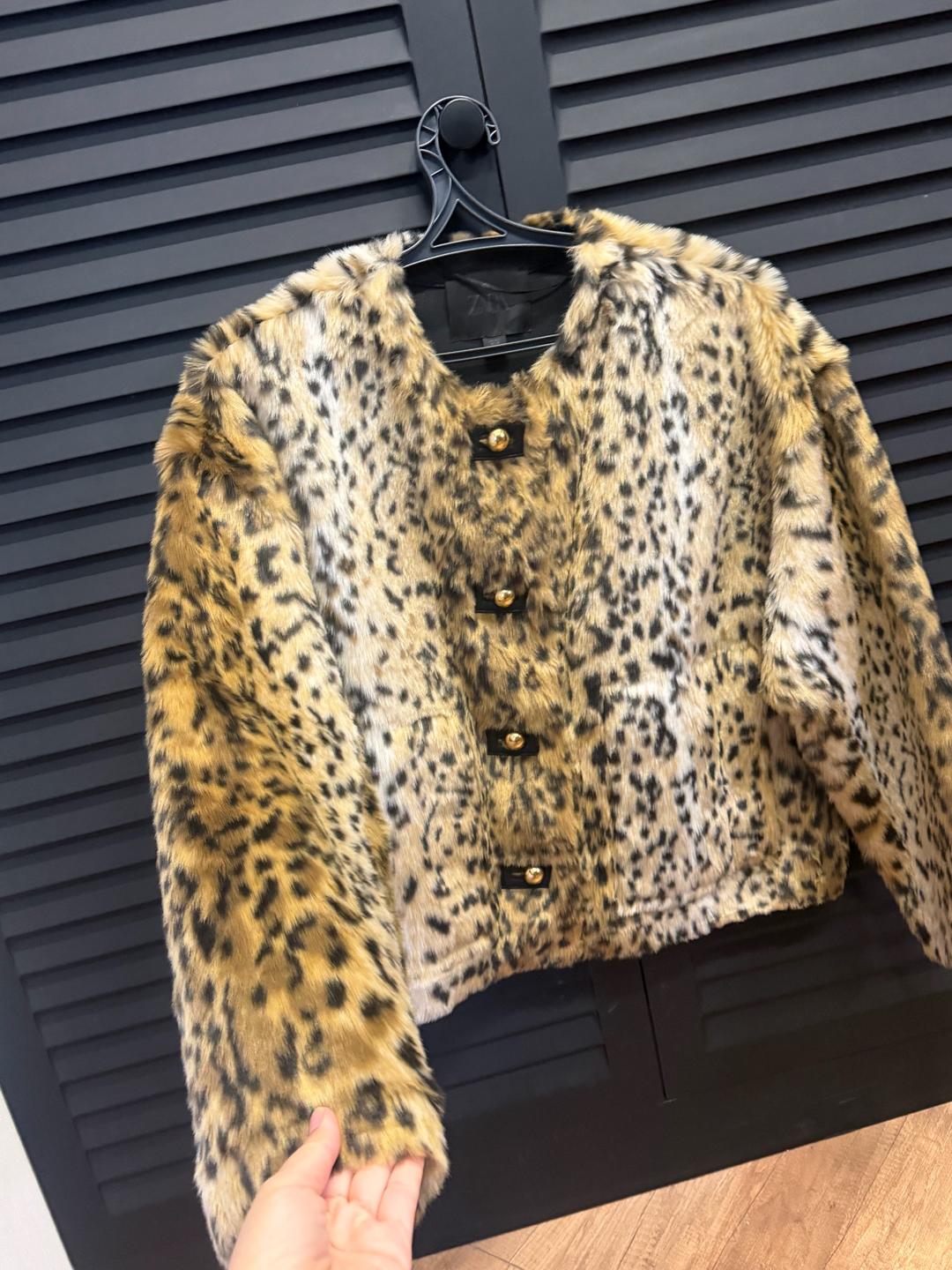 Zara Куртка ZARA из искусственного меха с леопардовым принтом — фото 2