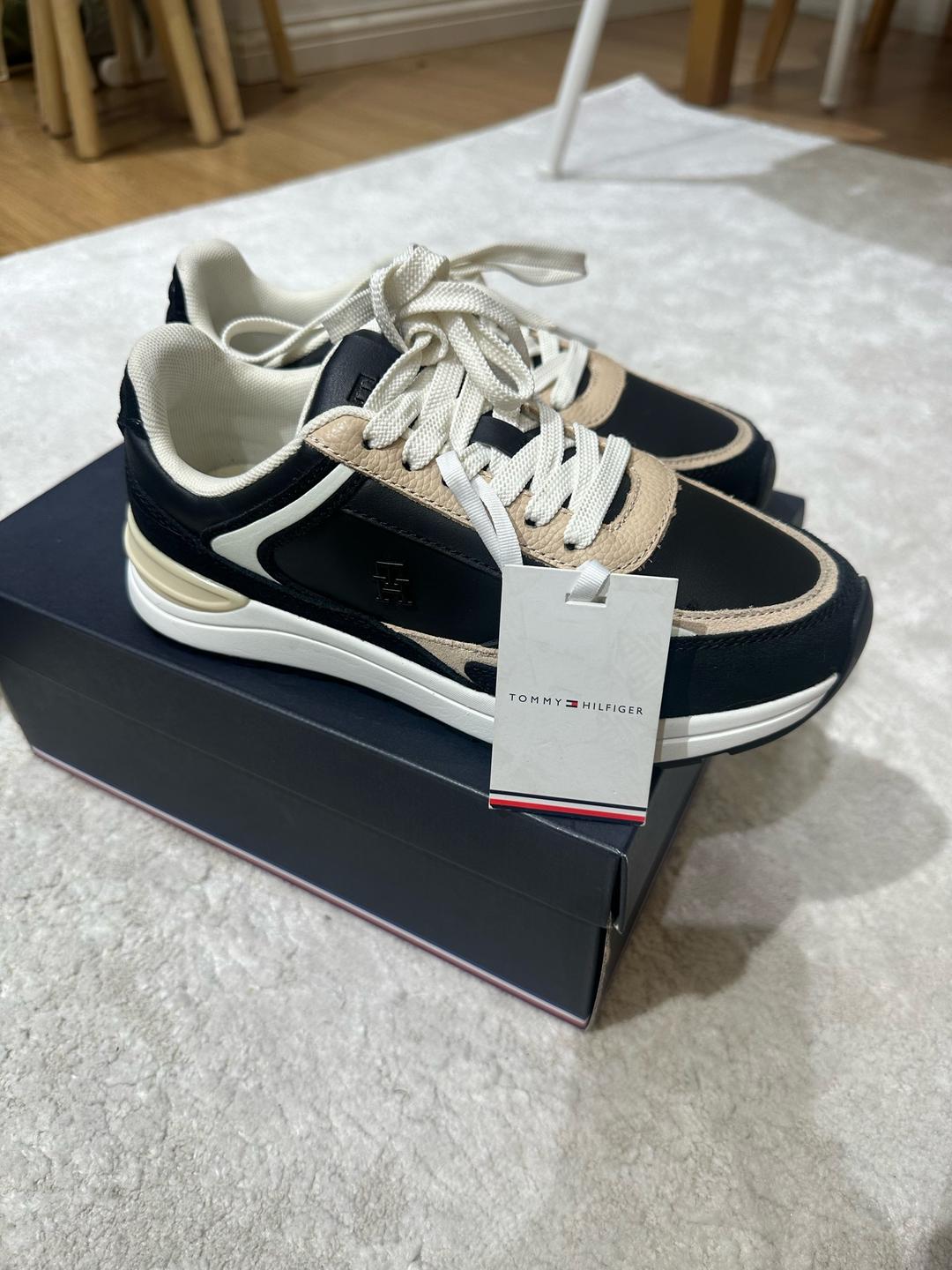Tommy Hilfiger Кроссовки Tommy Hilfiger  CASUAL FASHION RUNNER LTR женские новые в коробке — фото 2