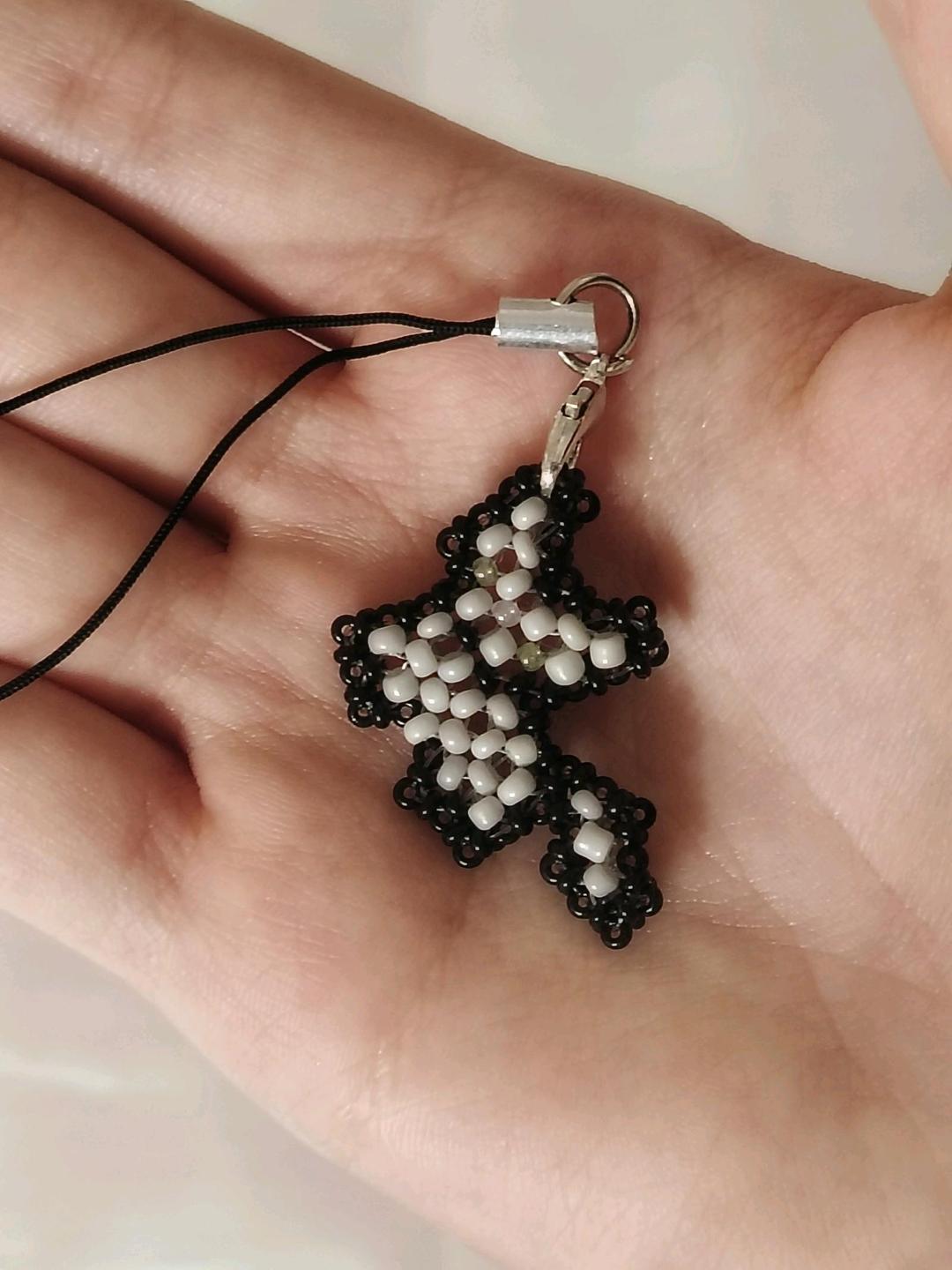 Handmade (ручная работа) Брелок мз бисера «серый котёнок» — фото 2