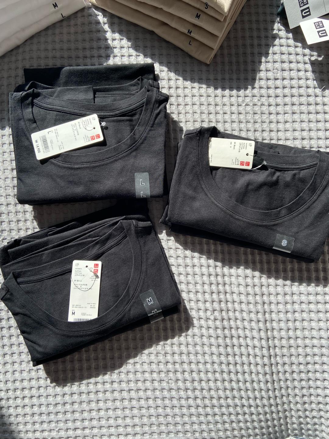 Uniqlo Женские футболки базовые UniqloБазовые футболки черном цвете, оригинал, выкупали — фото 2