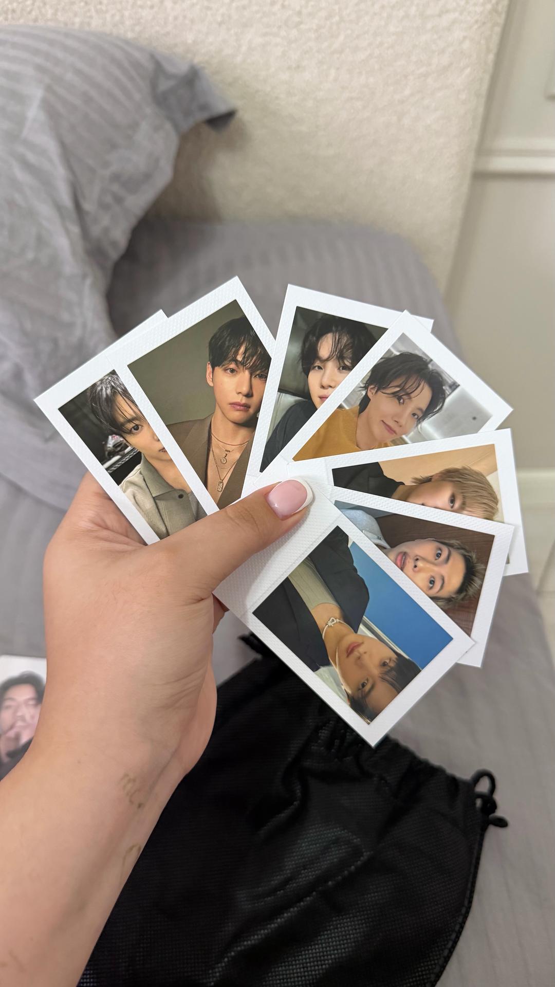 Bts Набор мерча BTS с лайтстиком и фотокарточками — фото 2